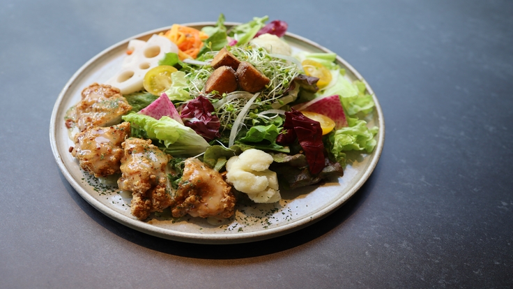 【朝食付き】自慢のフレンチトーストと特製サラダの人気メニュー3種から選べるモーニングプレート