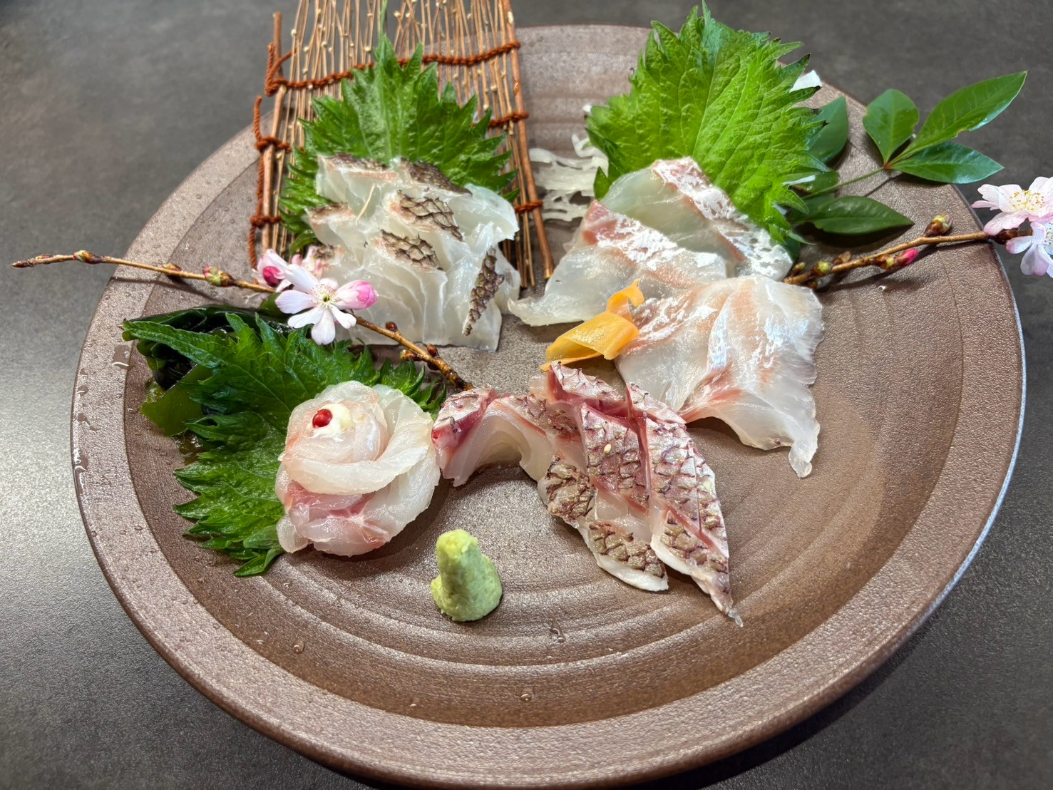 鯛のお造り（季節限定）