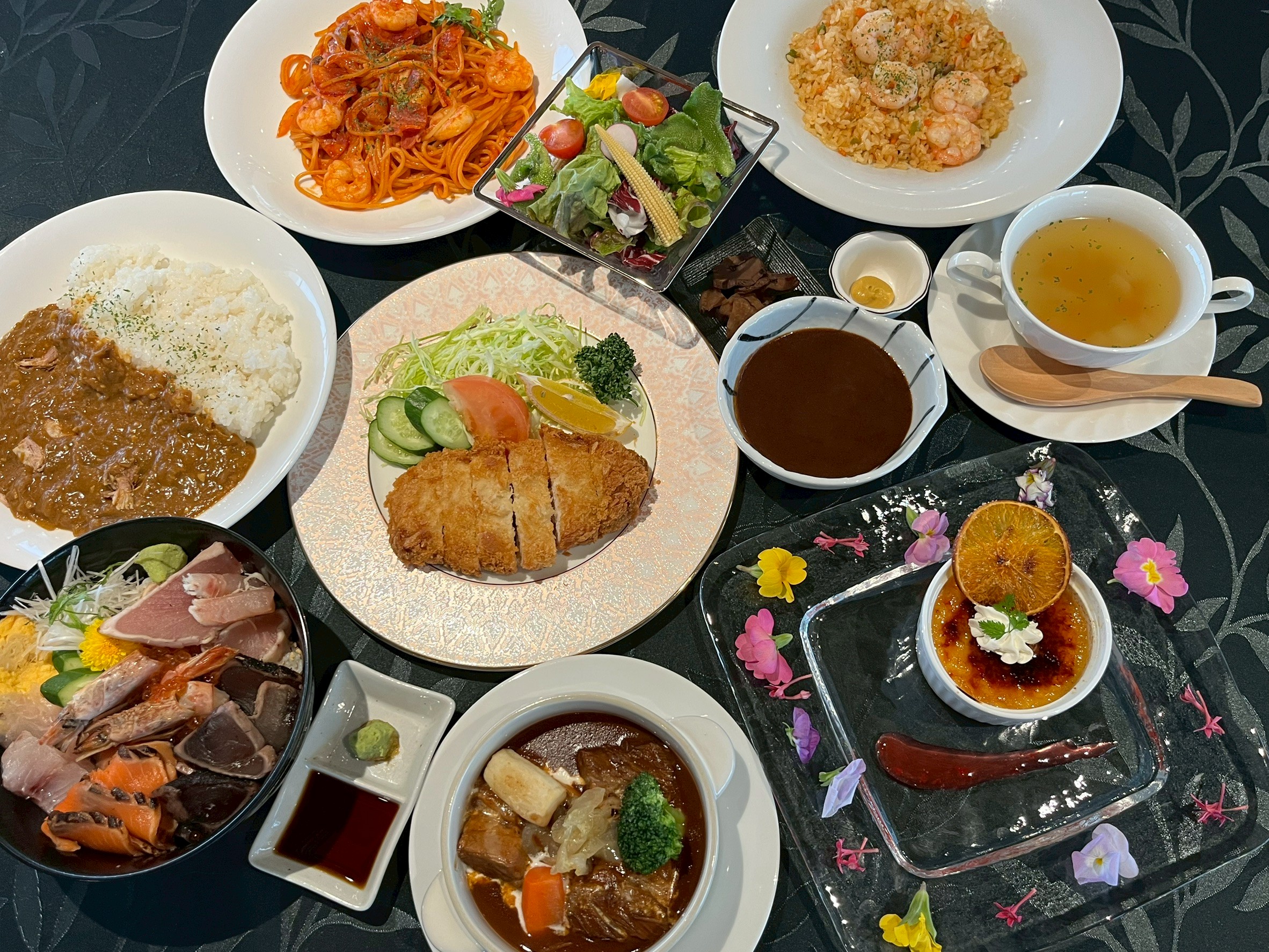 ランチタイムも営業中