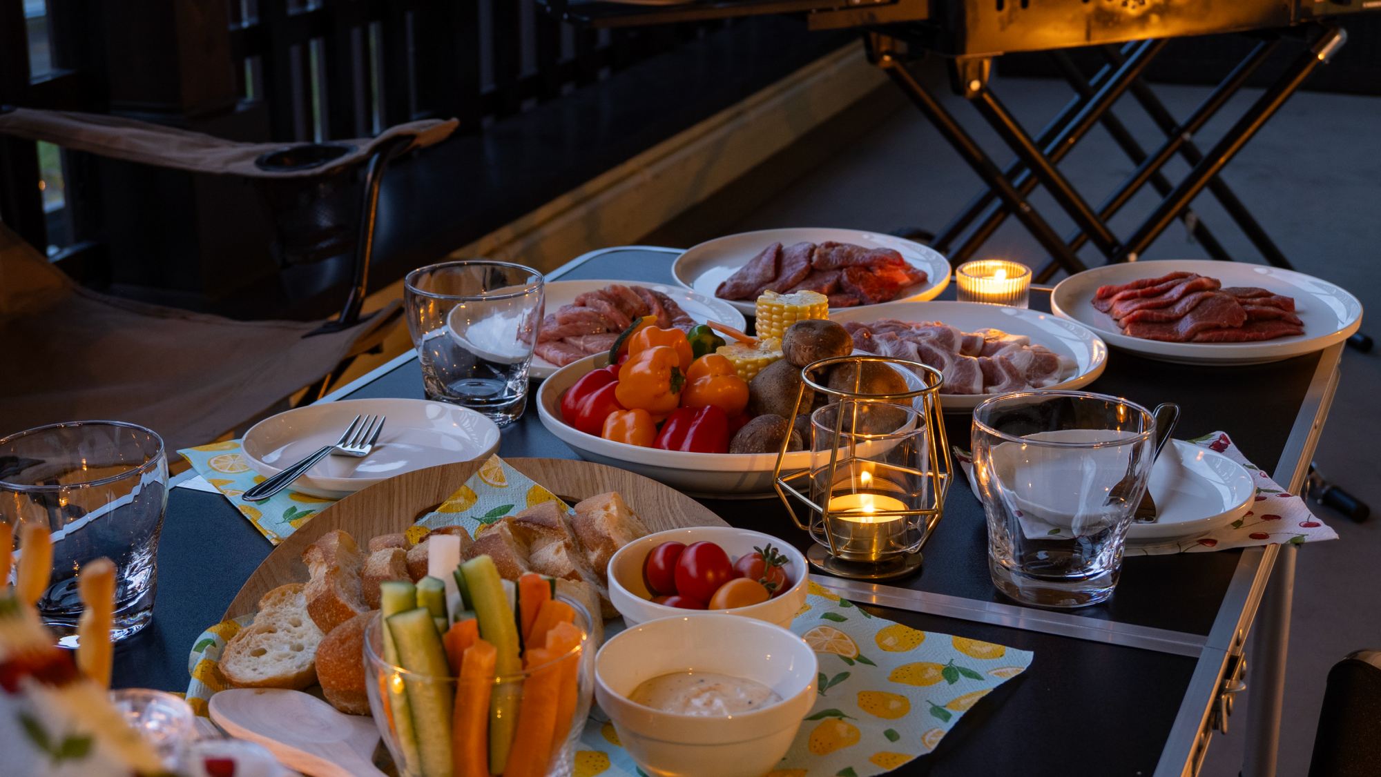 【BBQイメージ】2階バルコニーにてご自由にバーベキューをお楽しみいただけます