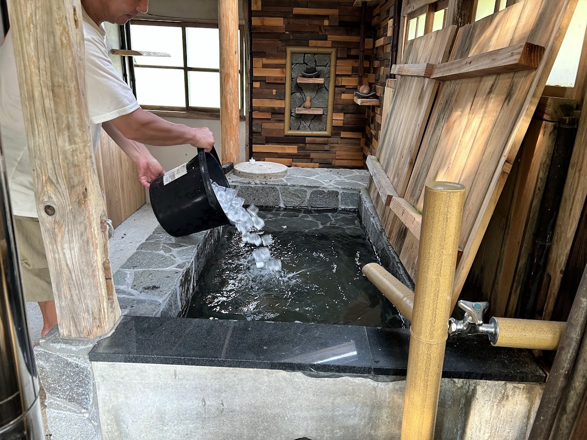 水風呂に追い氷
