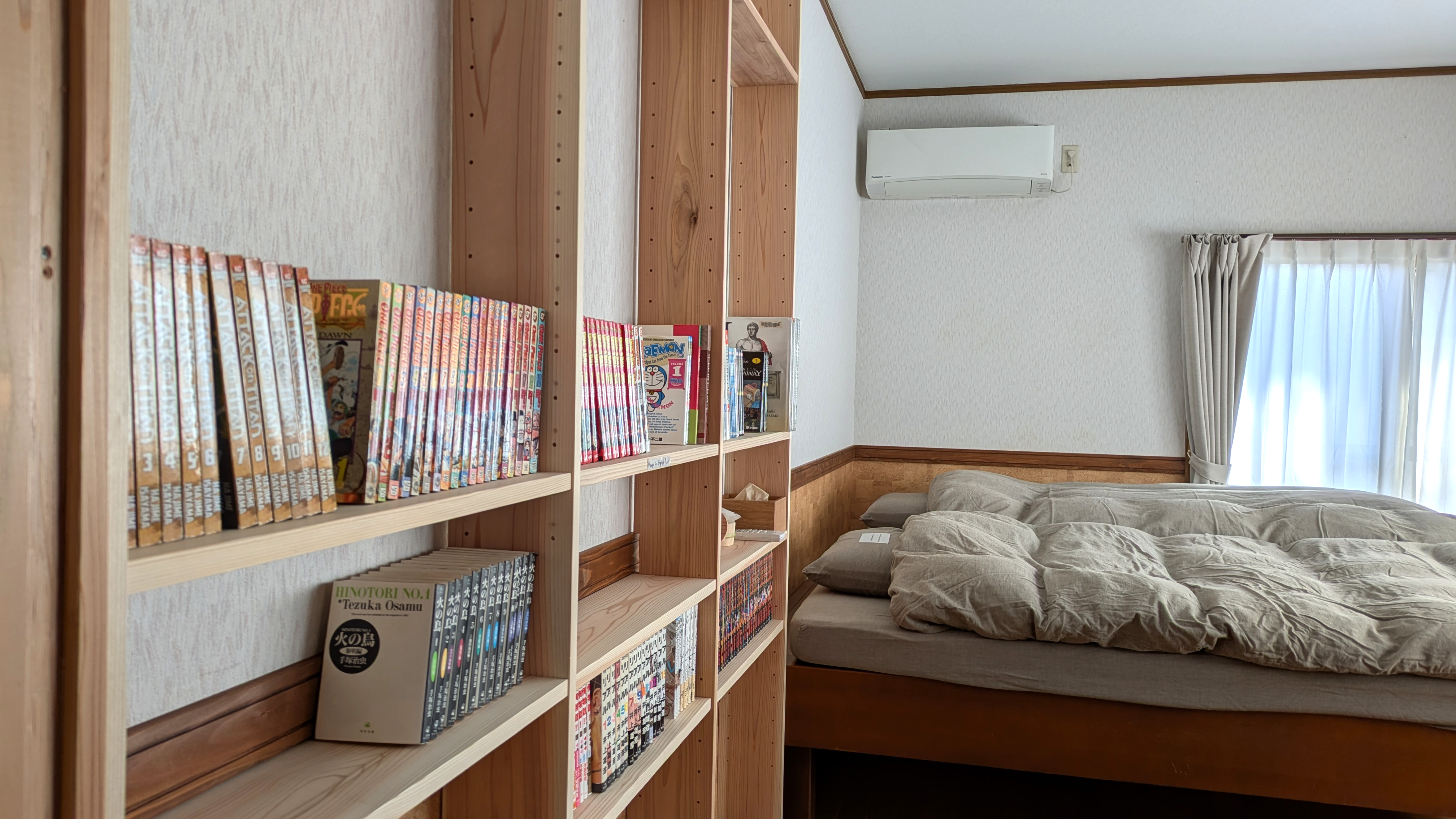 寝室には、湯上がりに読める漫画をたくさんご用意しています。