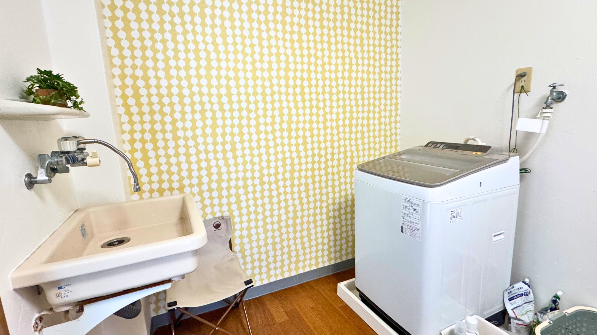 洗濯機と洗面台があるランドリースペース