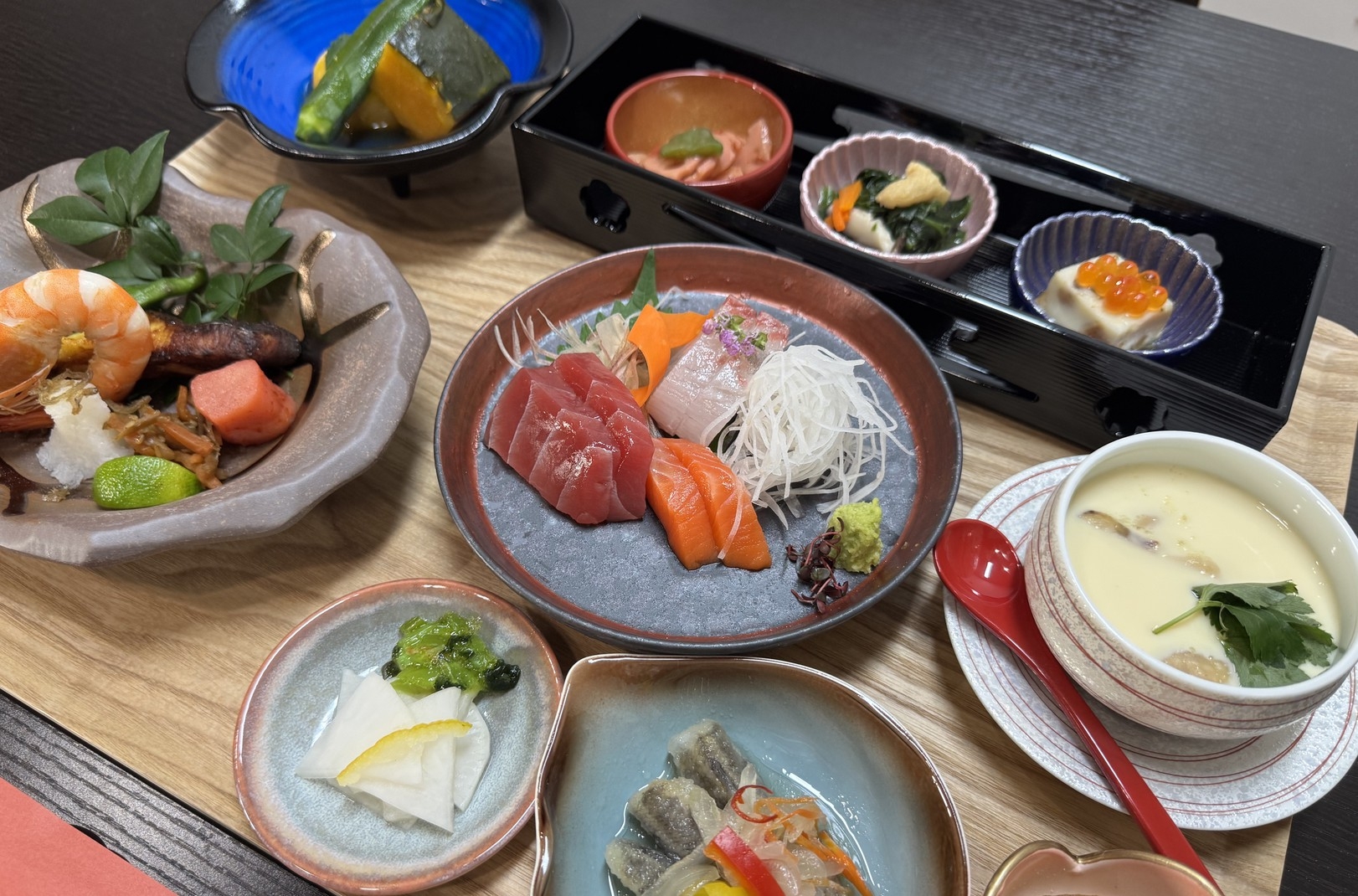 【2食付】ホテル徒歩2分で愉しむ炭焼きハンバーグ夕食付プラン・出張の夜を彩る「ぼっち」提携