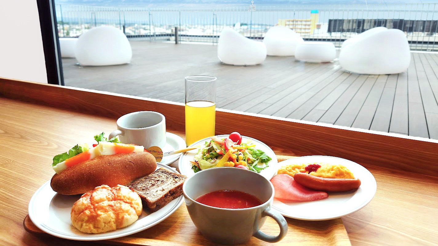 【朝食付き】ホテルの焼きたてパンで贅沢に！朝食付きプラン【7:00〜9:00】