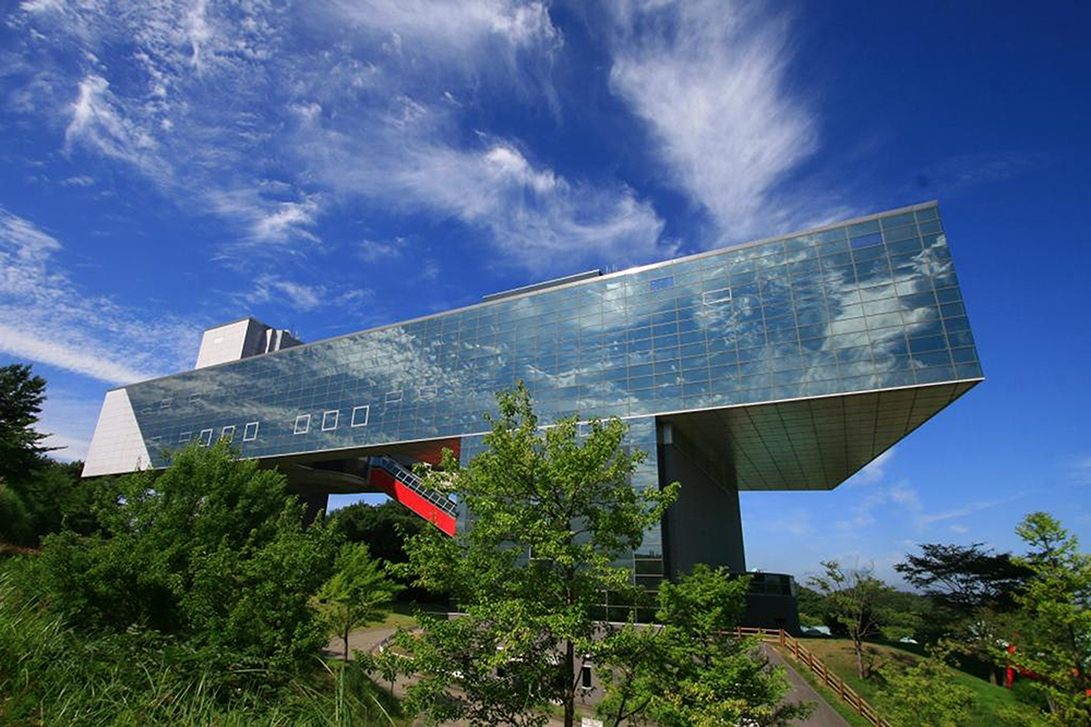 【横手市】【秋田県立近代美術館】ホテルから車で約5分