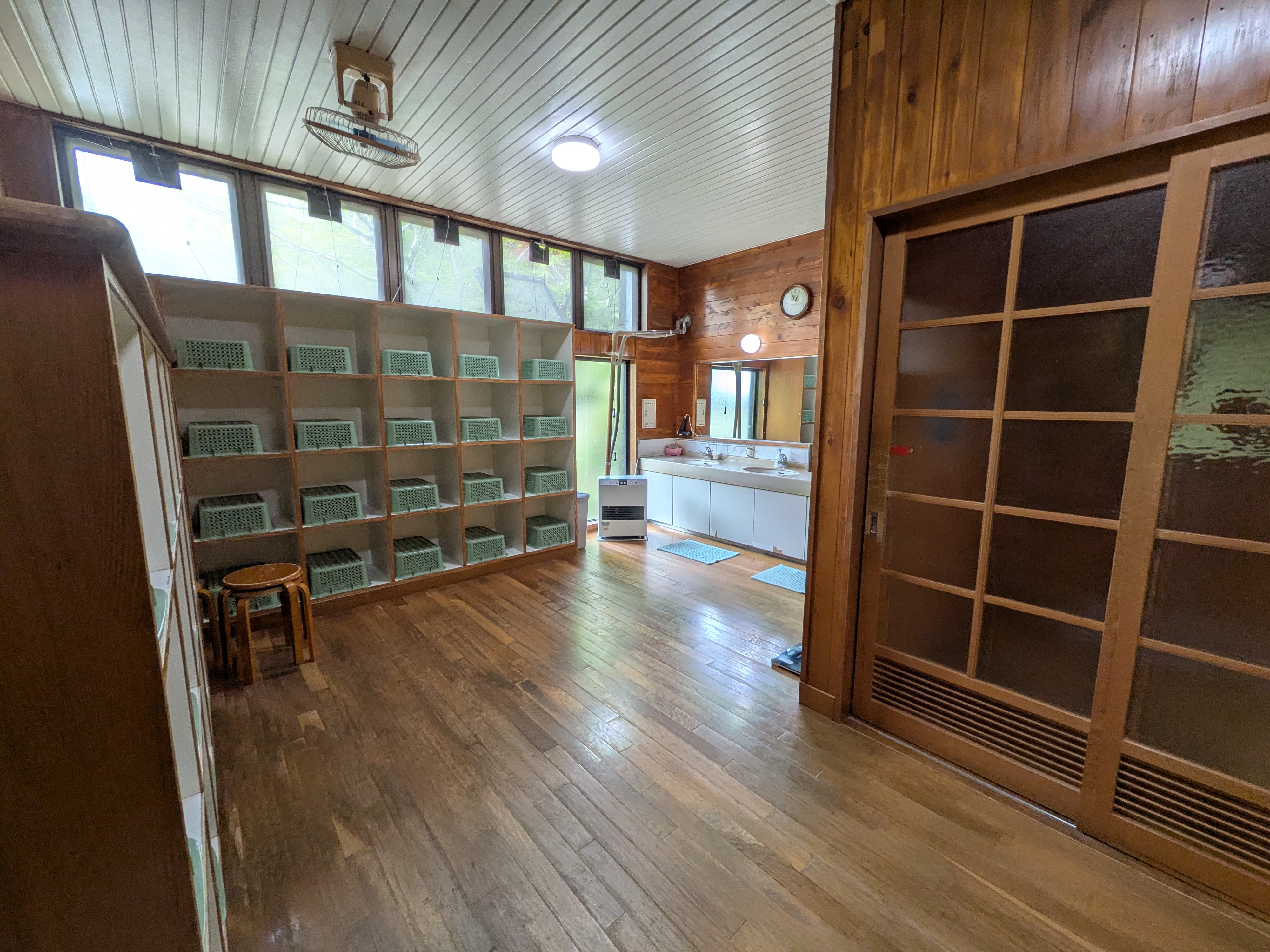 男子大浴場脱衣場