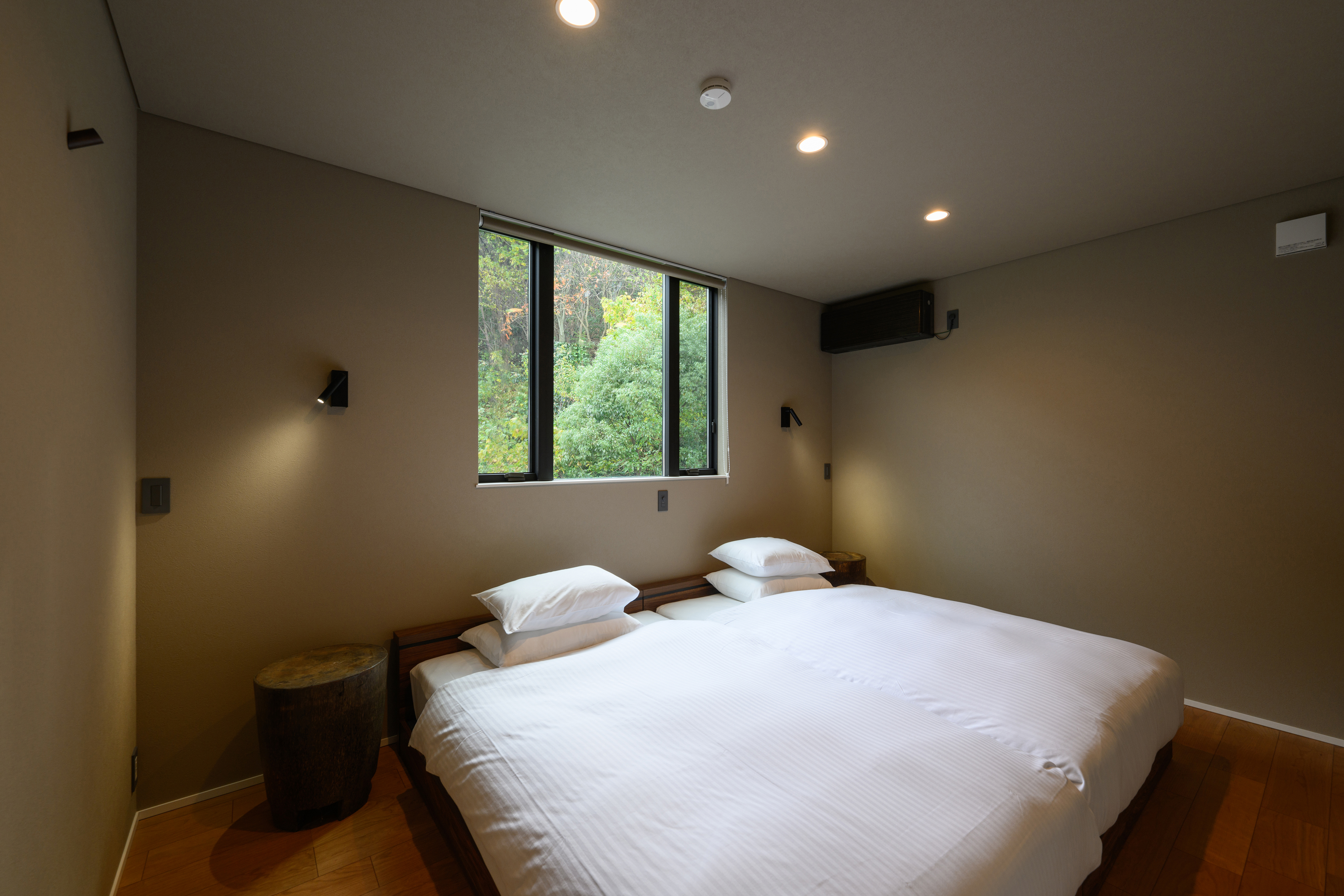 「心地よい眠りをお届けする洗練された寝室」