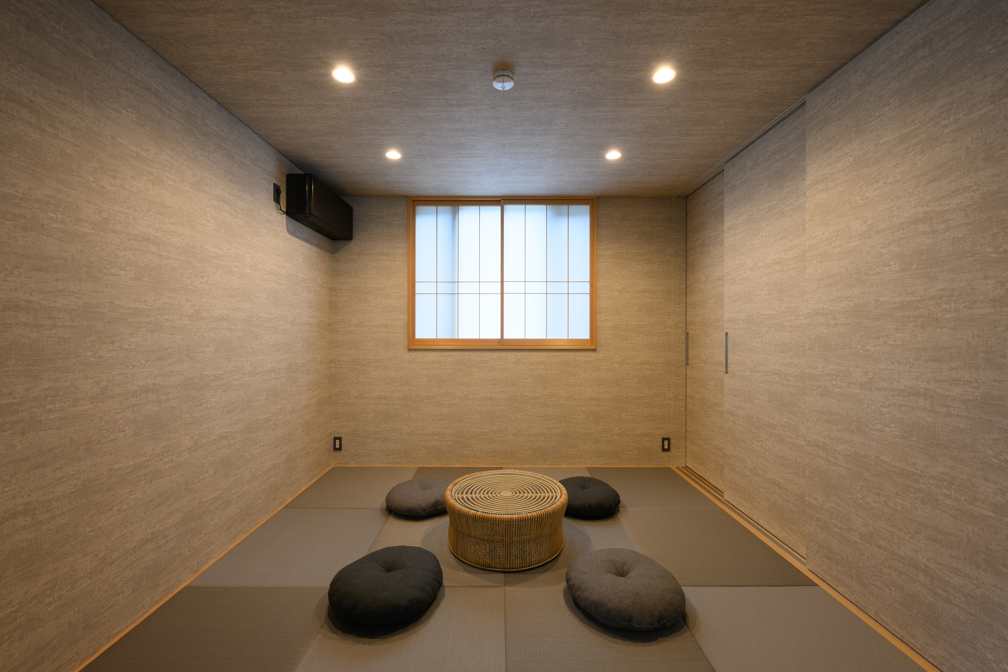 「現代の快適さと和の伝統美が融合した空間」