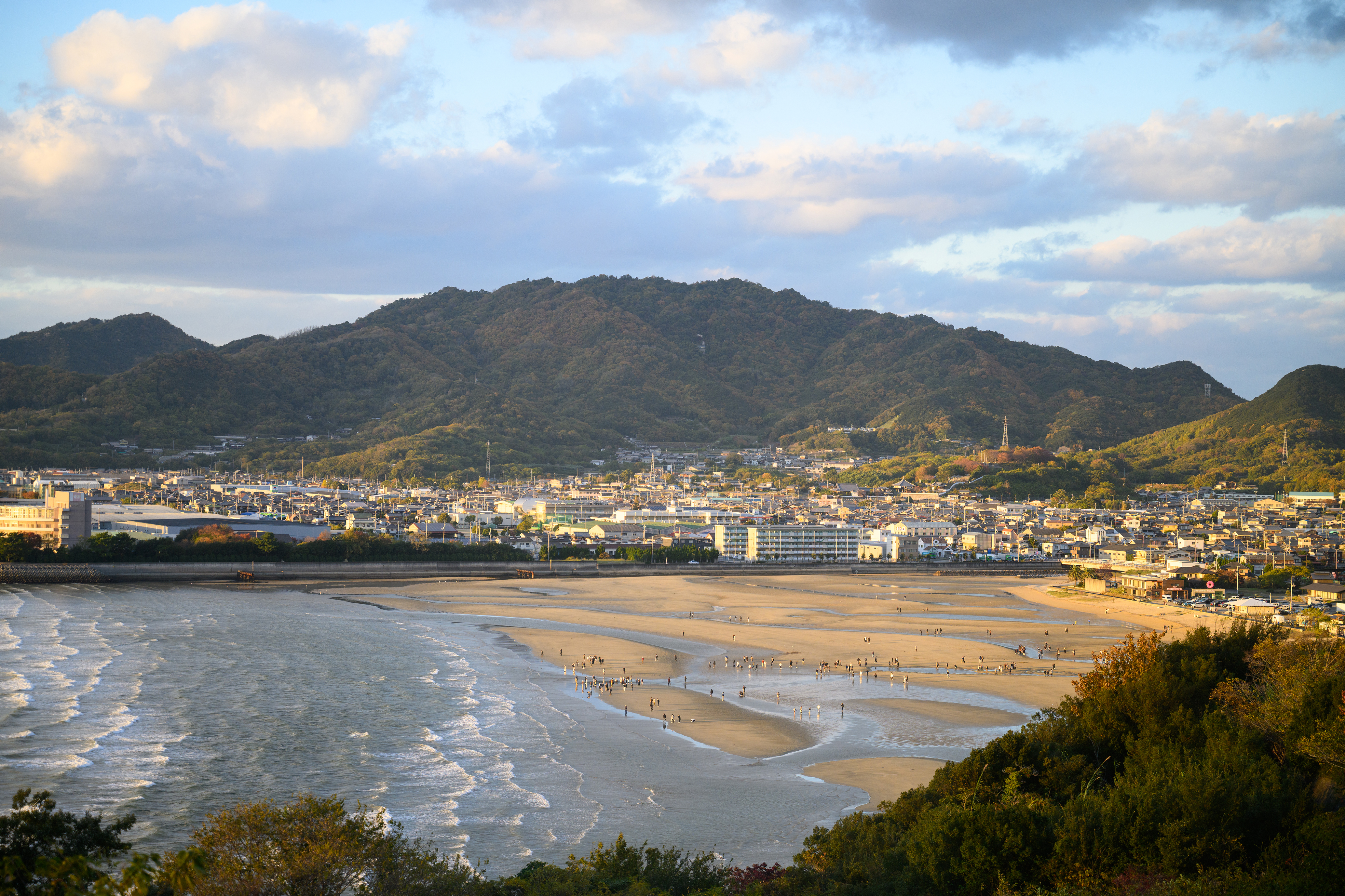 父母ヶ浜を一望する絶景ロケーションPanoramic view overlooking Chichibugahama Beach