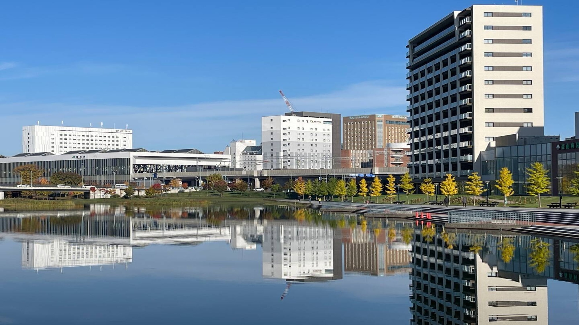 水辺の散歩もおすすめ