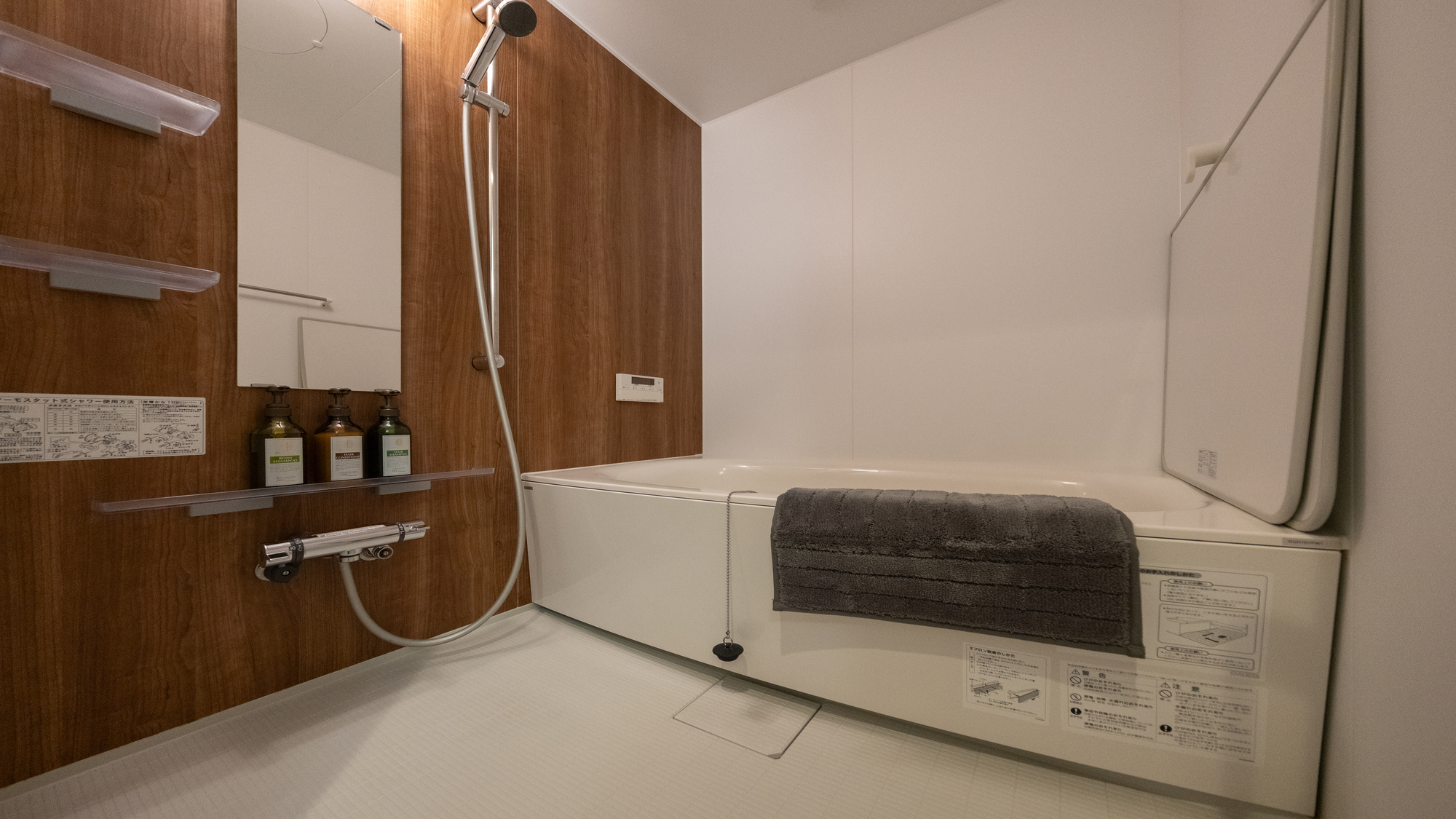 201◆バスルームは浴槽付きで広々快適です