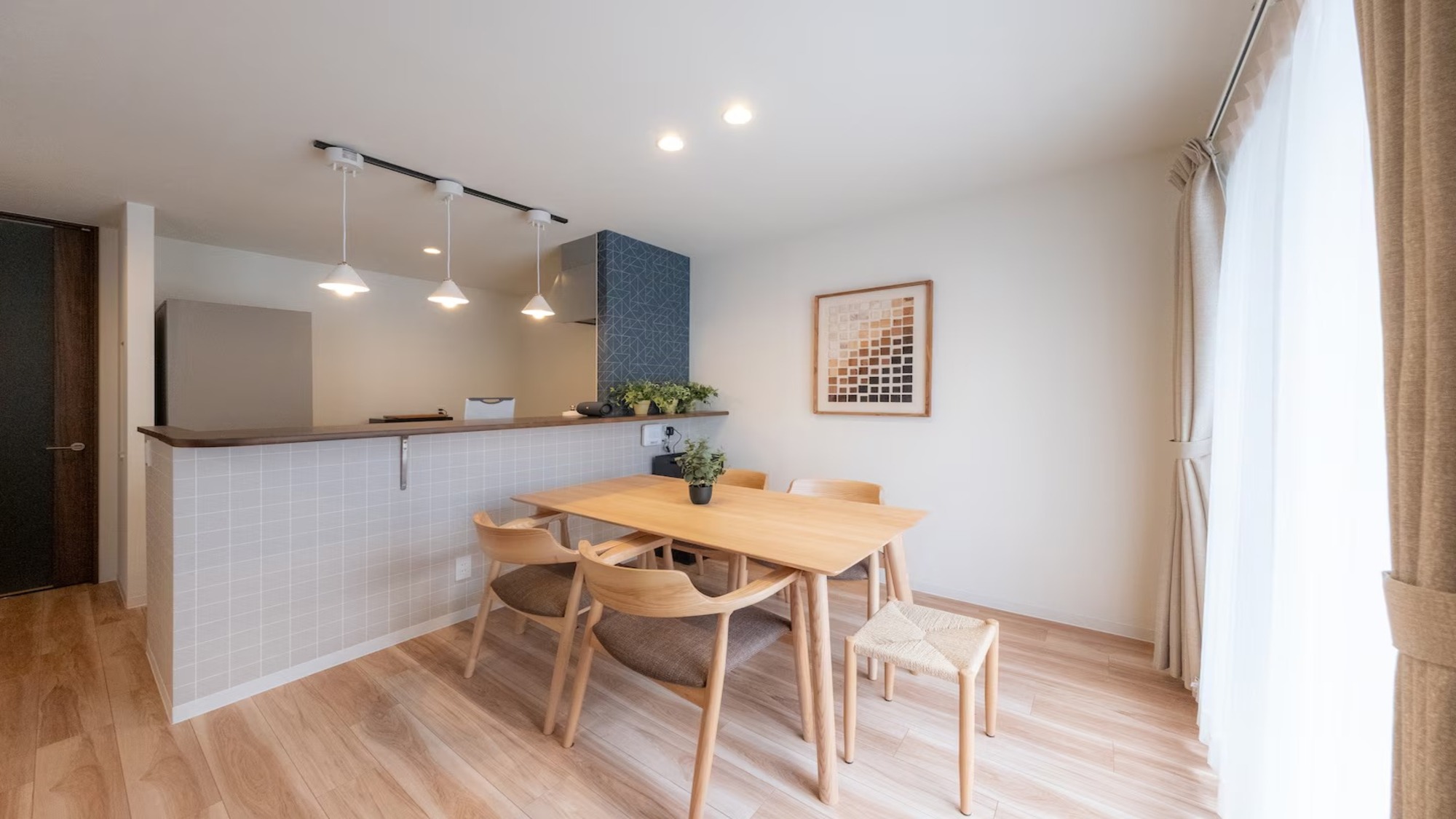 101◆明るいダイニングスペース