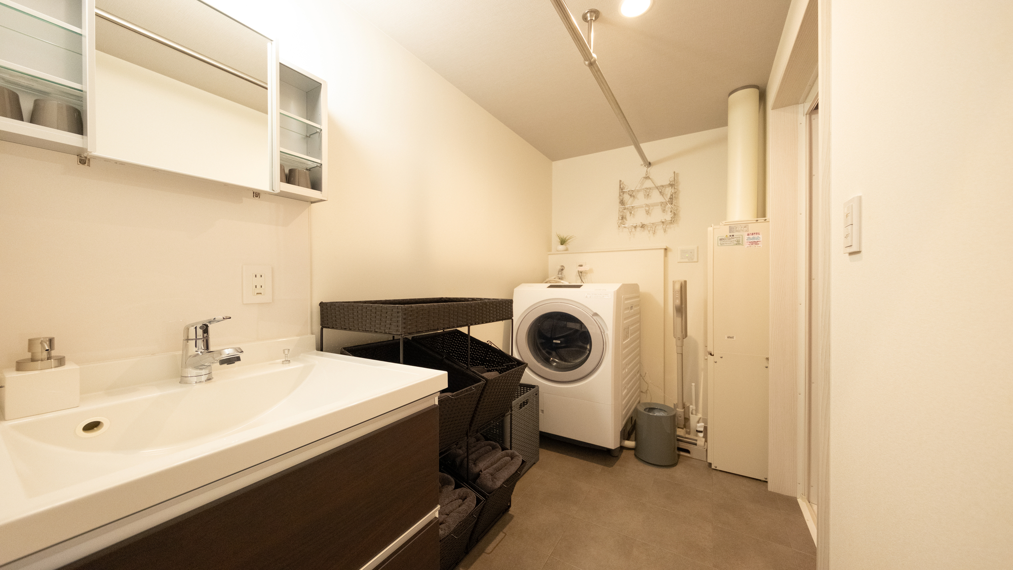 201◆脱衣スペースとドラム式洗濯機