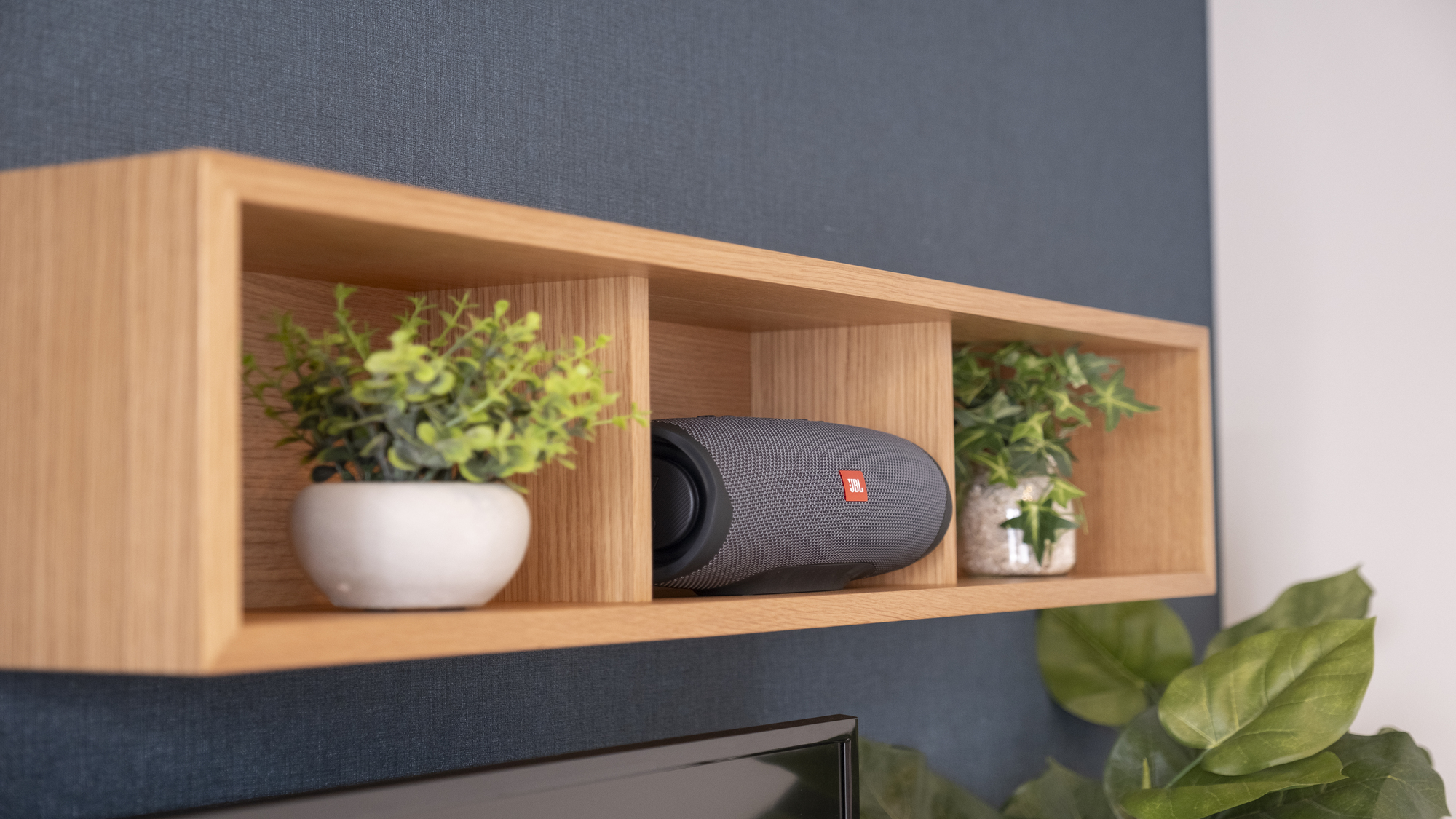 301◆JBLのスピーカーでお部屋でお好きな音楽をかけてお過ごしください