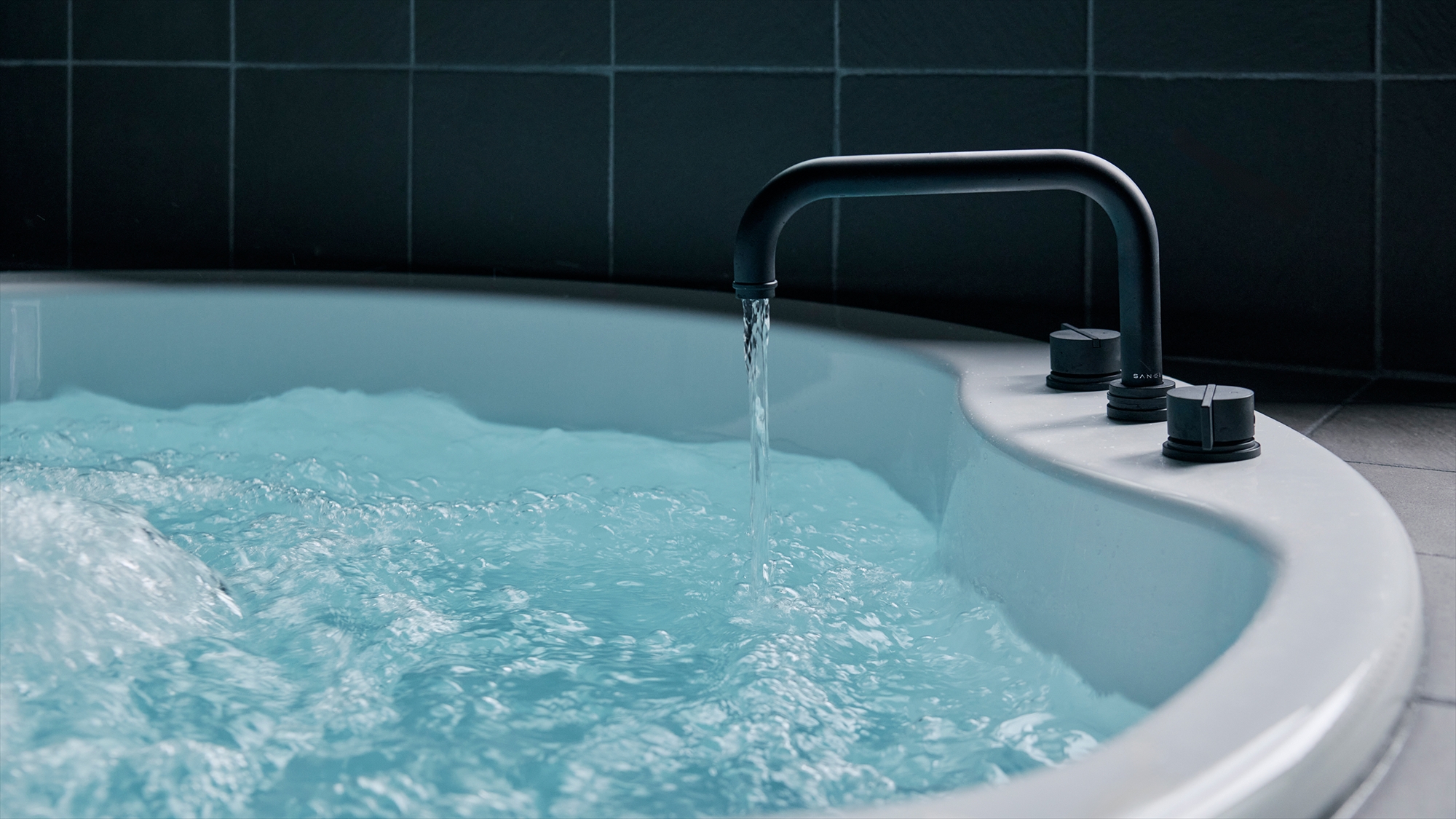 ｜ジャグシーのあるバスルーム｜