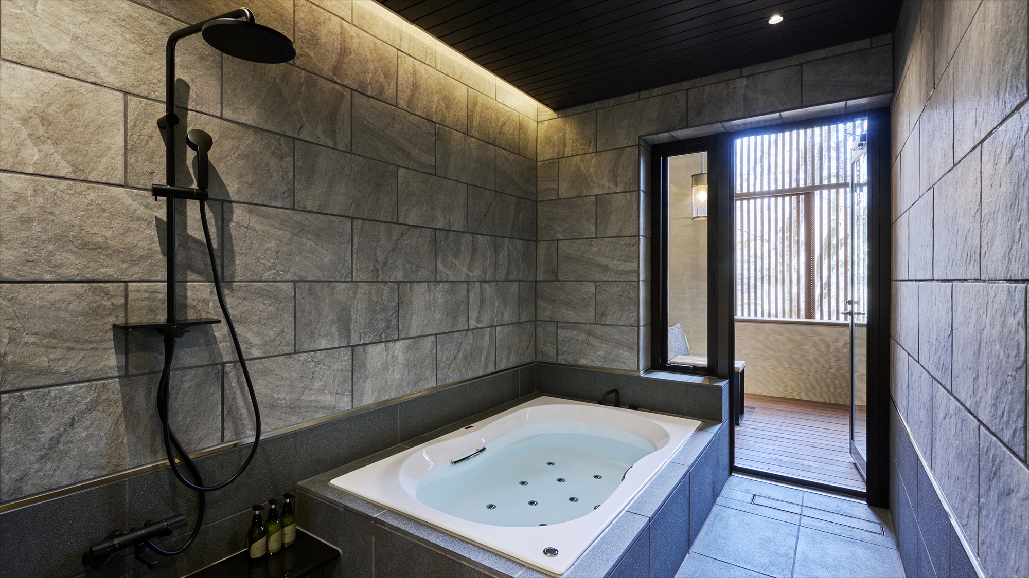 ｜ジェットバスのあるバスルーム｜