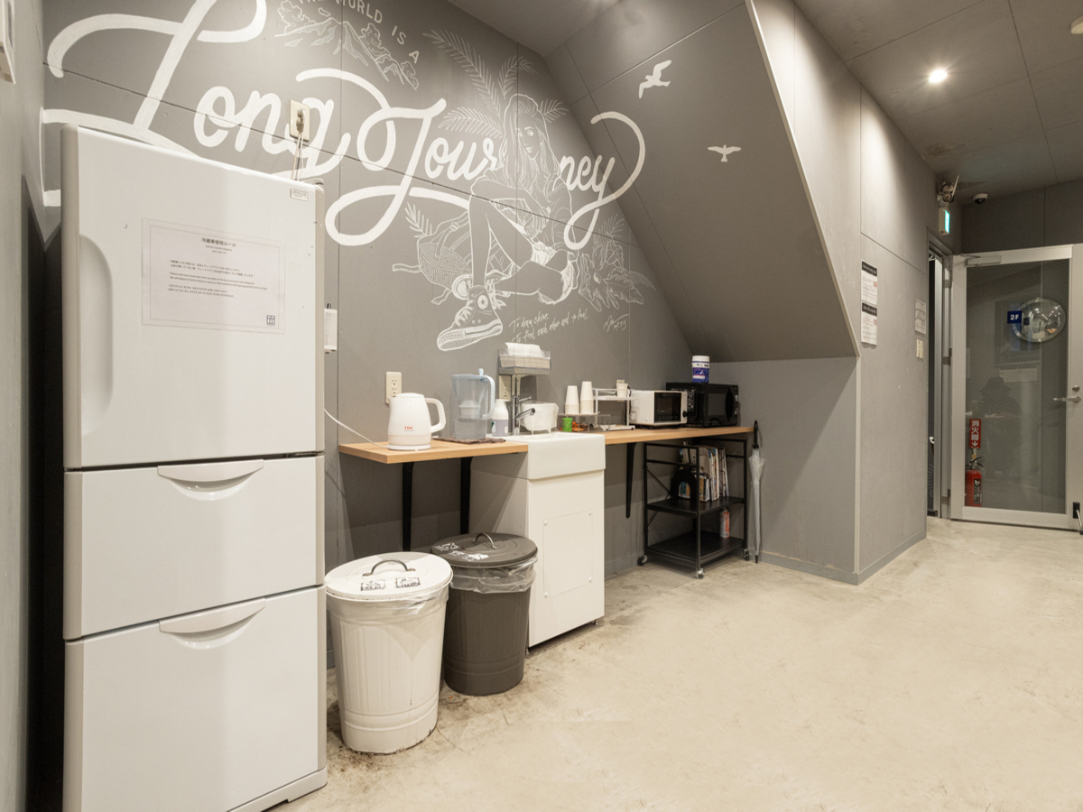 共有キッチンではオーブンやトースター、冷蔵庫をご用意いたしております。