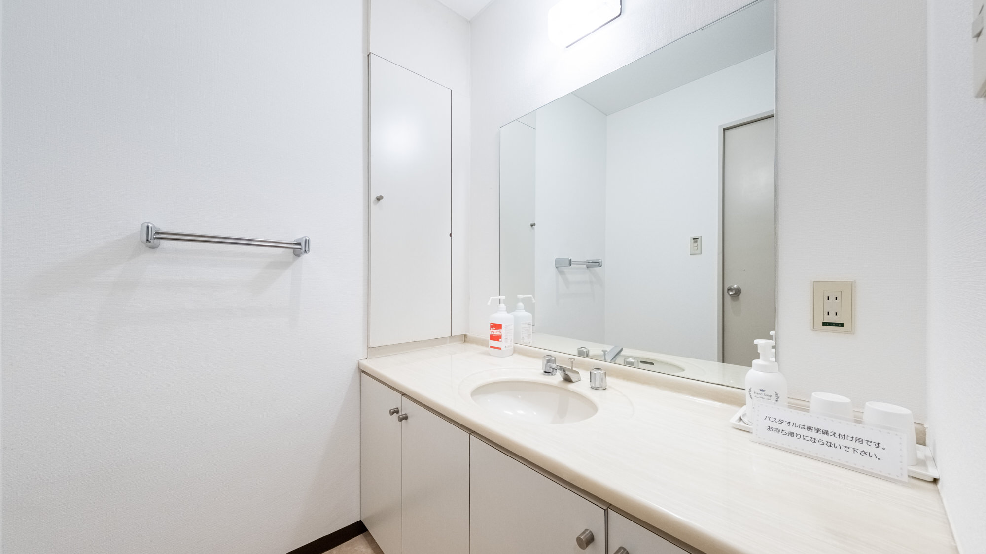 【禁煙】ツインルーム（トイレ付き、バス共用）