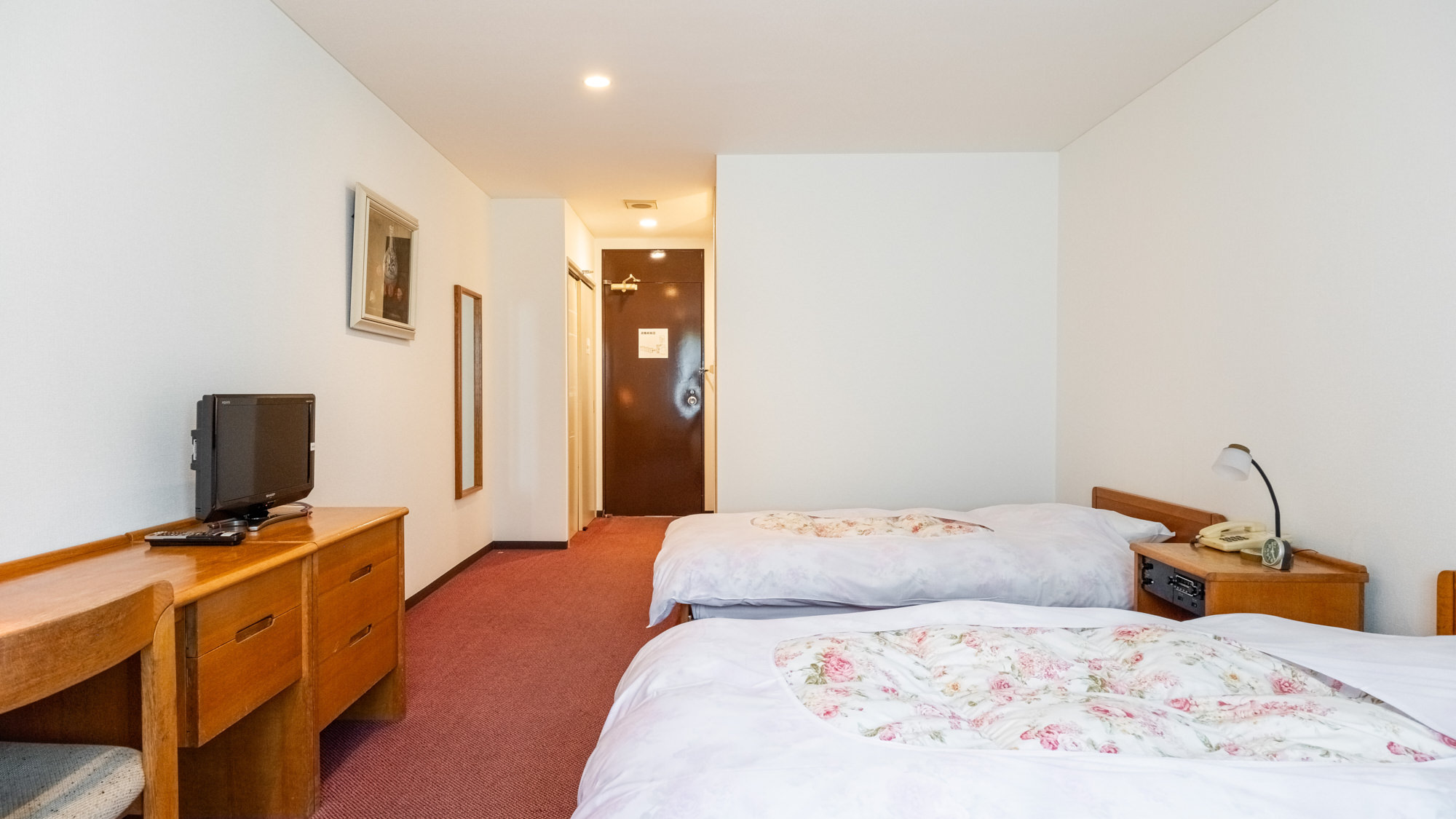 【禁煙】ツインルーム（トイレ付き、バス共用）