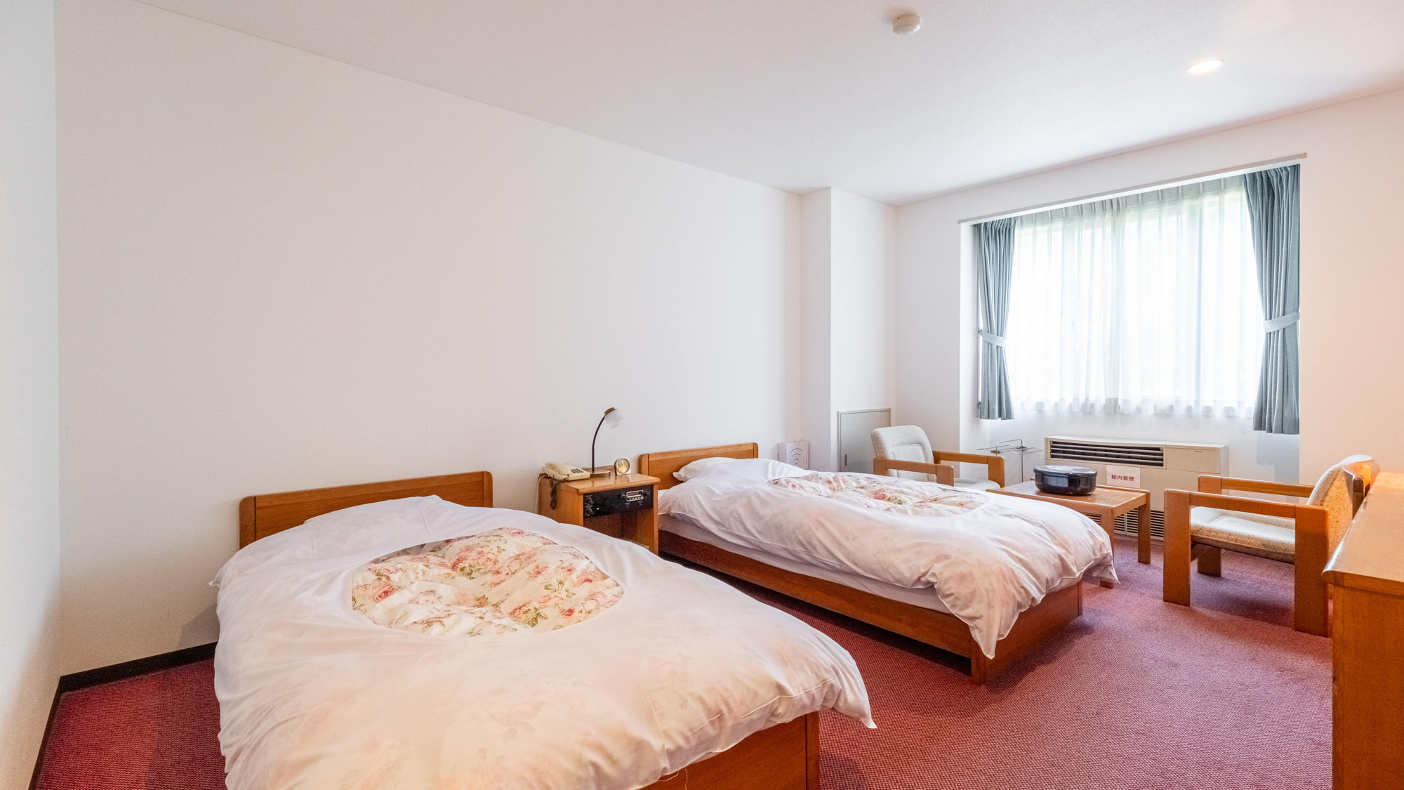 【禁煙】ツインルーム（トイレ付き、バス共用）