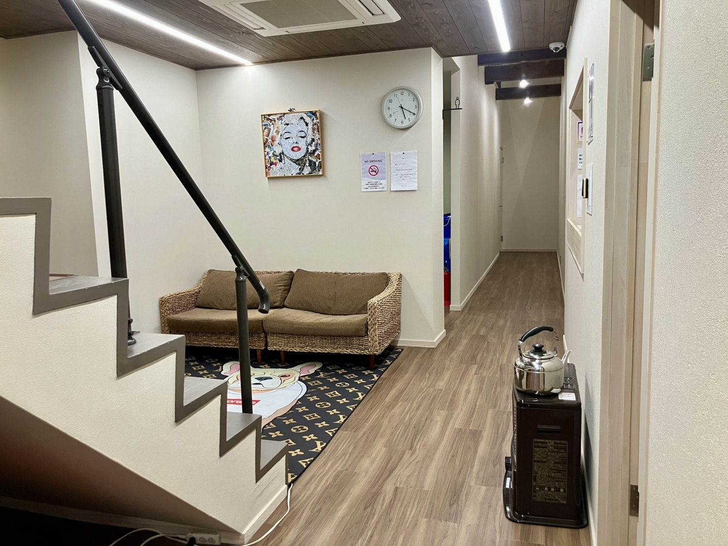 フロント待合室