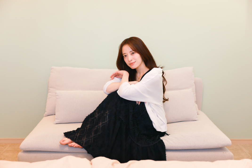 【ツインルーム】シンプルな空間ですが、ソファーでゆったりくつろげます。