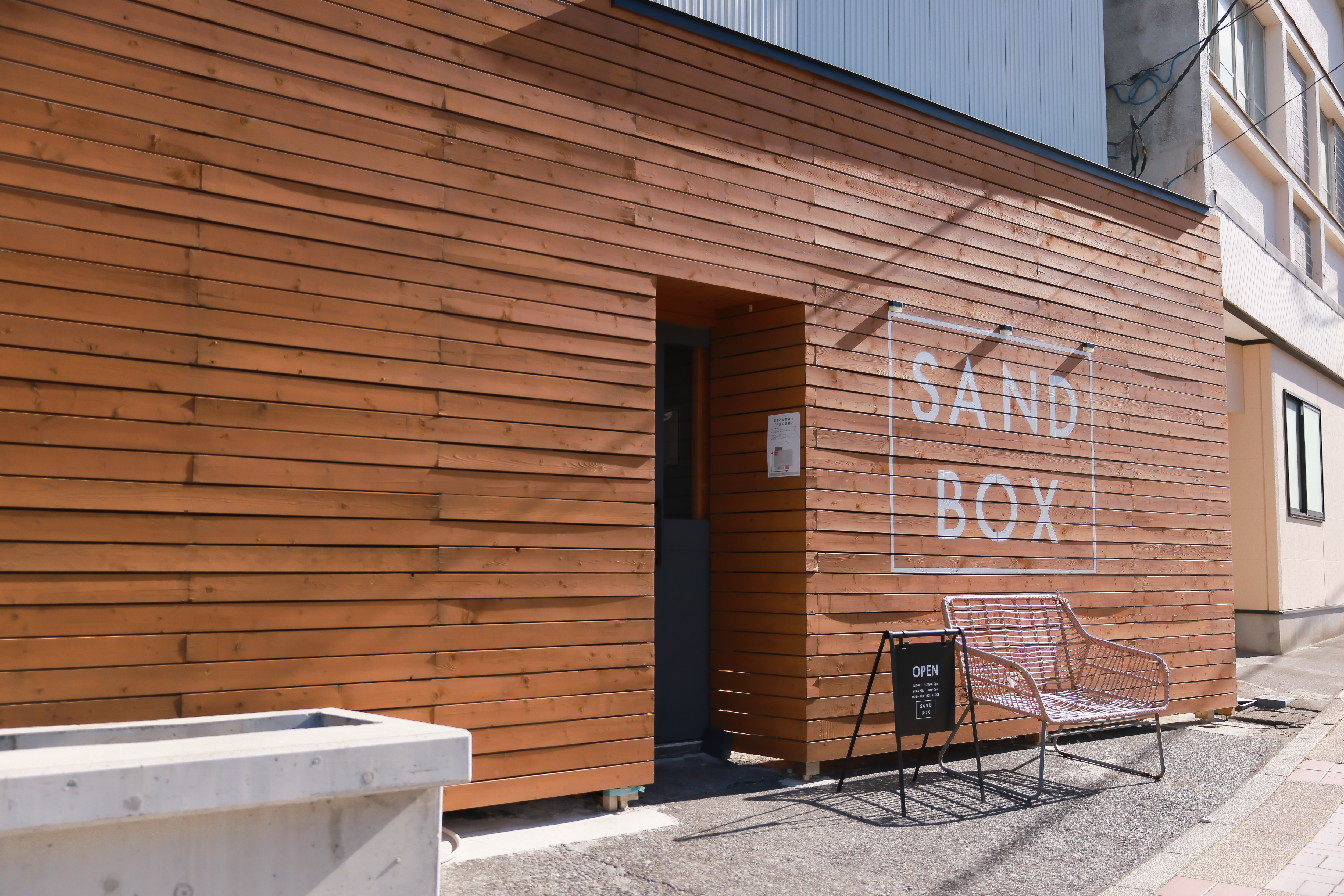 【外観】正面の木堀が目を引く外観。