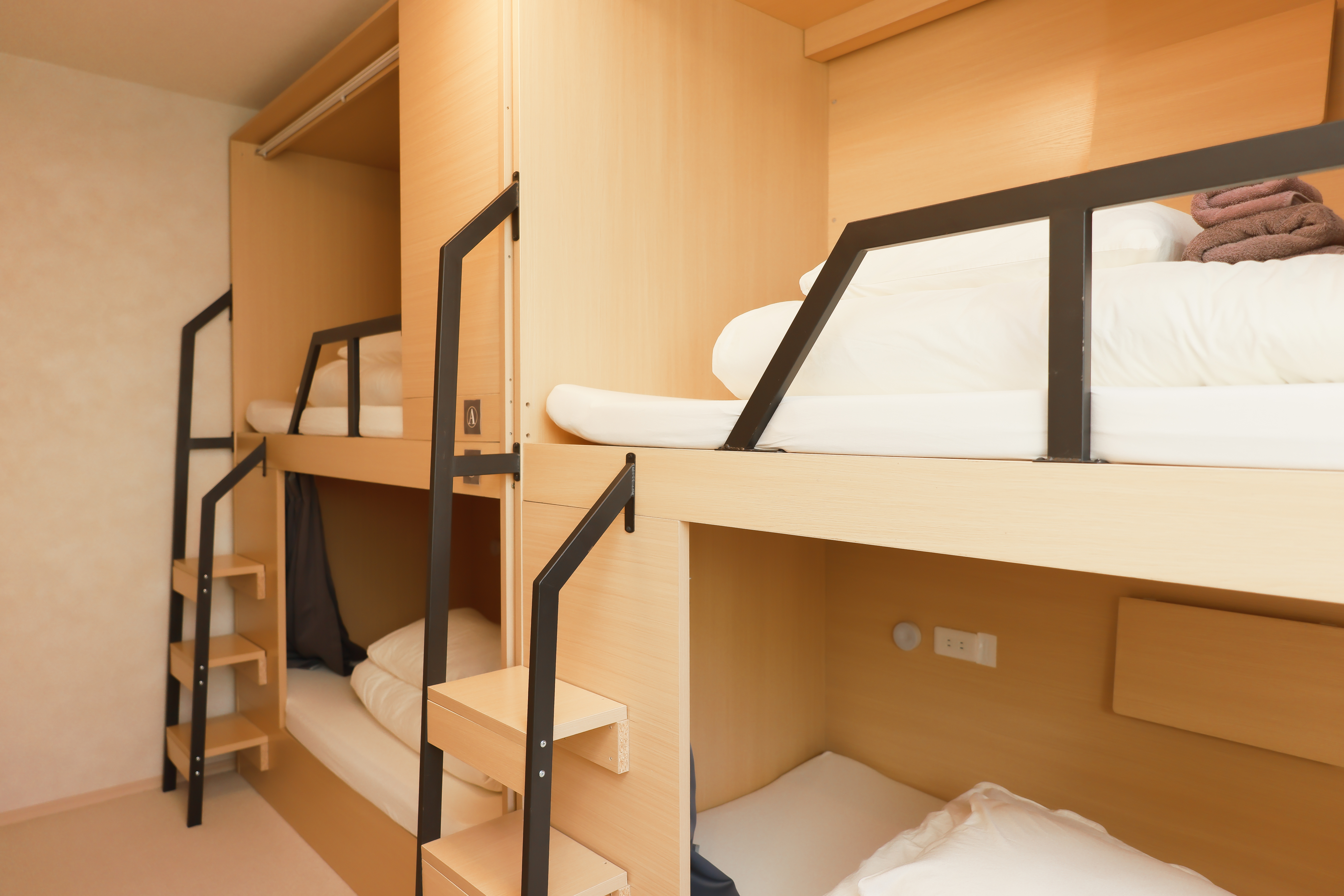 【ドミトリールーム】女性専用・4名定員の相部屋。女子一人旅でも安心してお泊りいただけます。