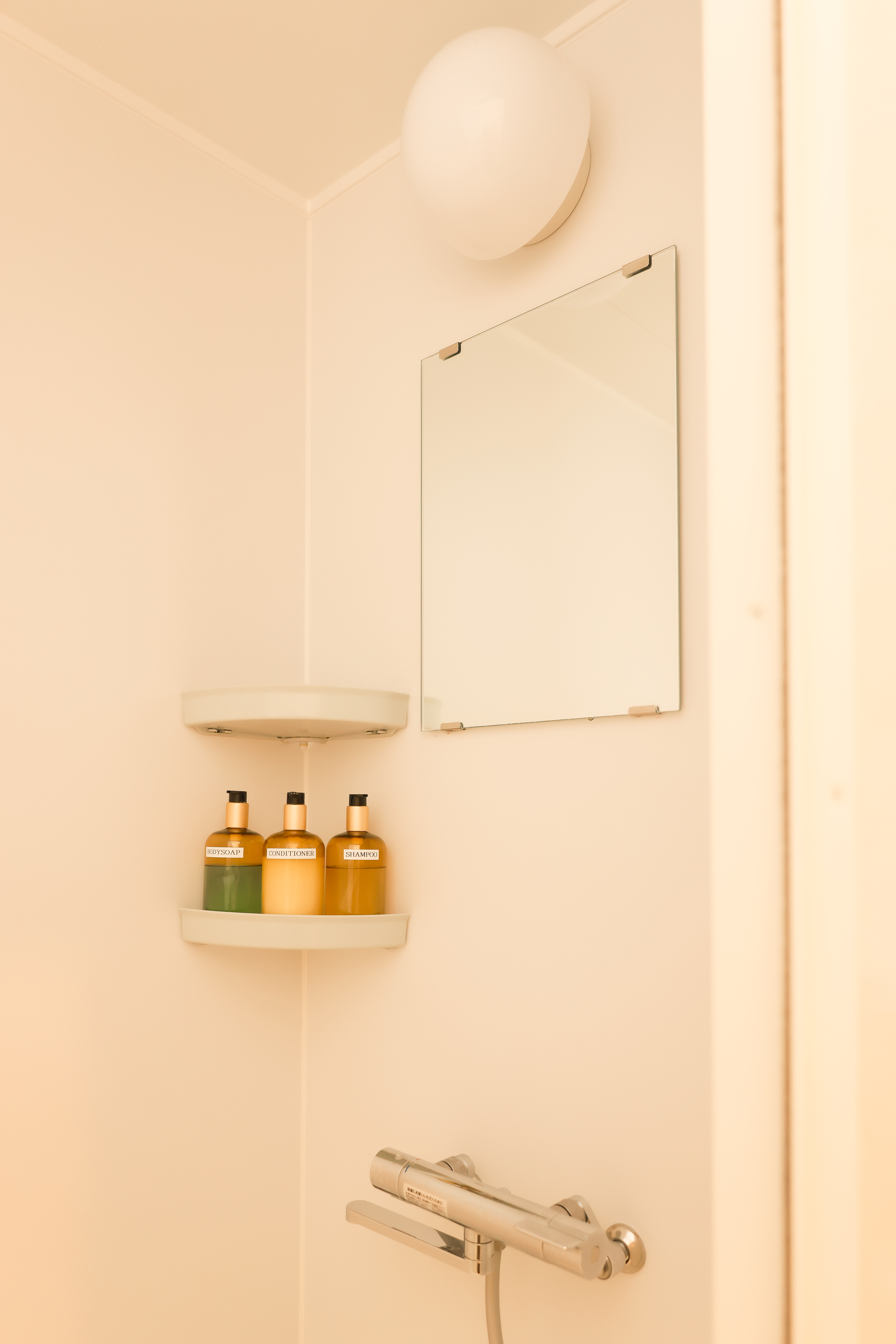 【水回り】室内に専用のシャワールームがあります。