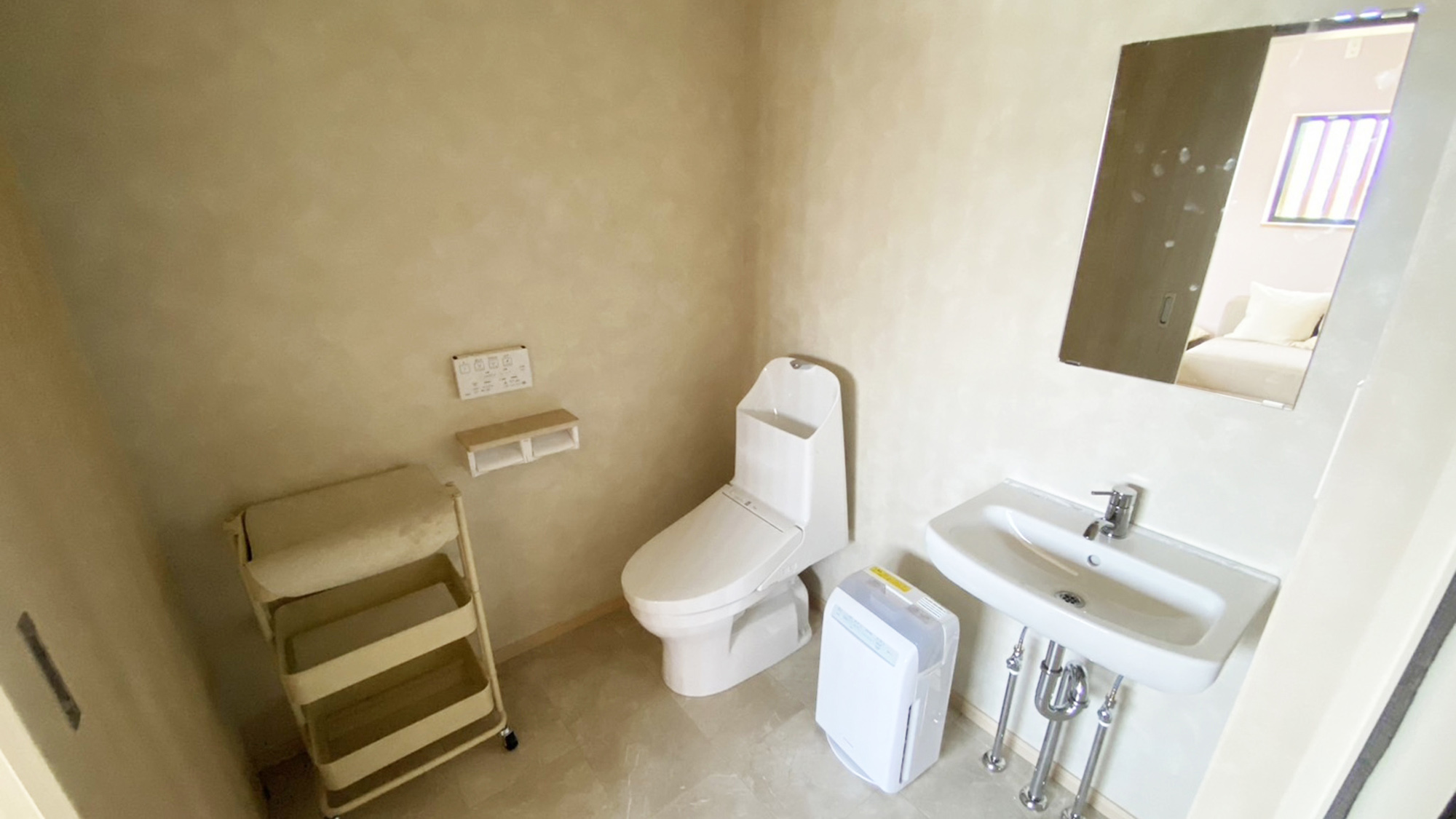 ・【ファミリールーム】快適にご使用いただける温水洗浄便座付トイレを完備