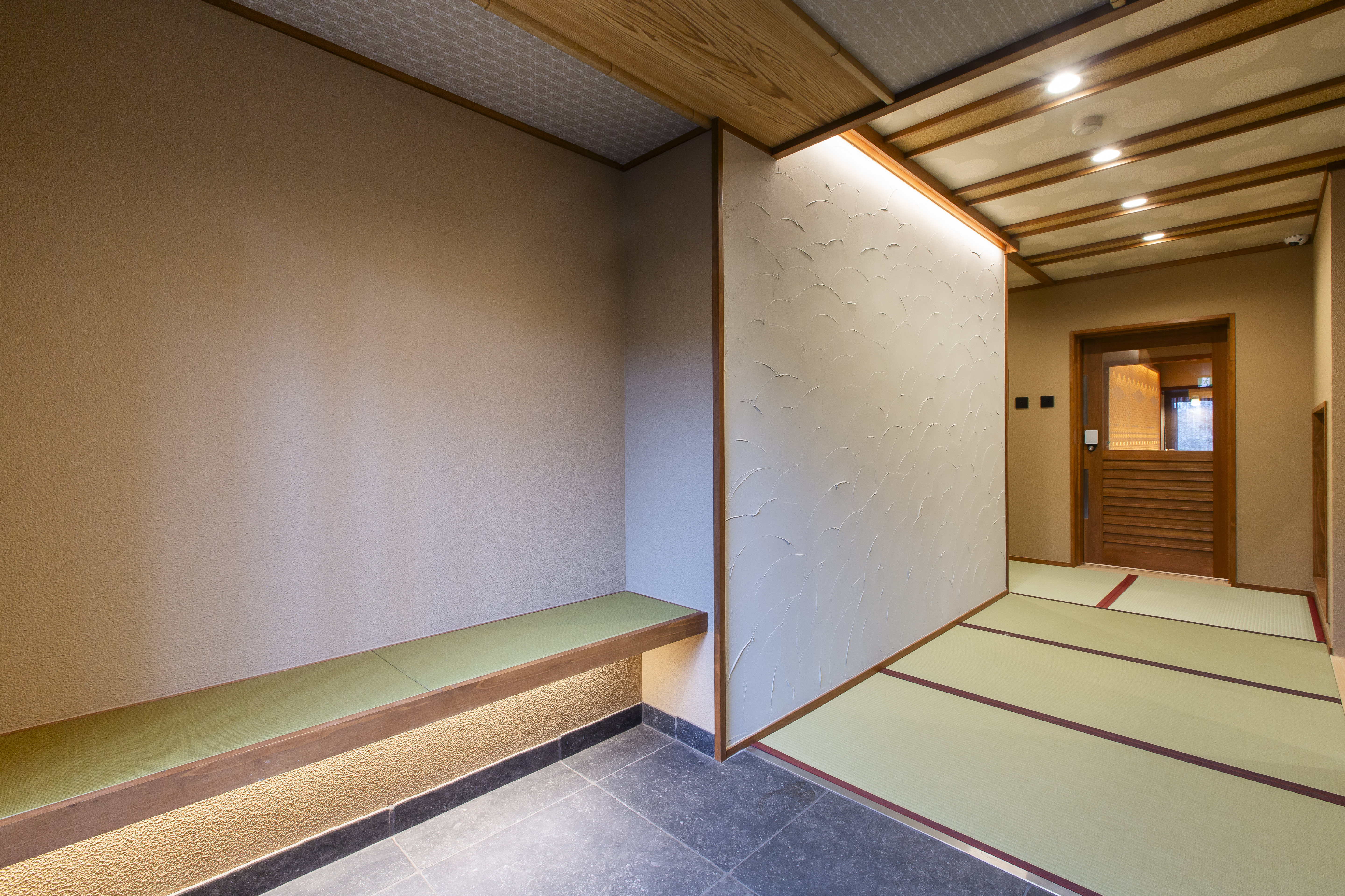【ラウンジ棟／玄関】正面玄関