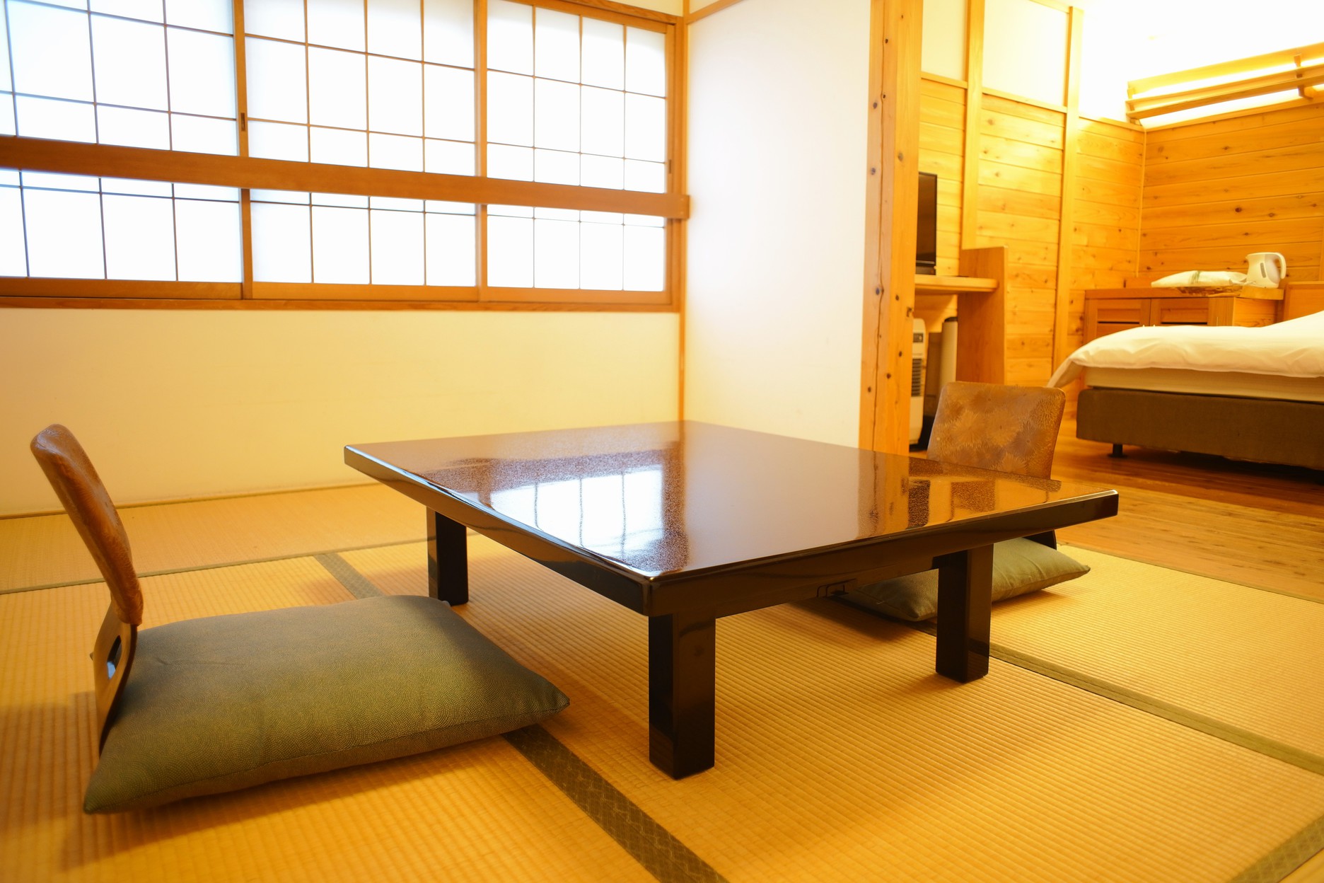 山荘棟 和洋室8.5+6帖　のぞりきすげ