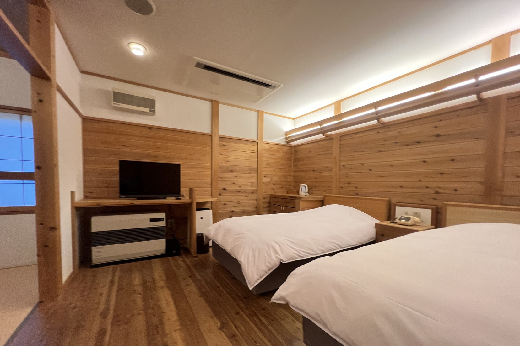 和洋室8.5帖+6帖　山荘棟2F　のぞりきすげ