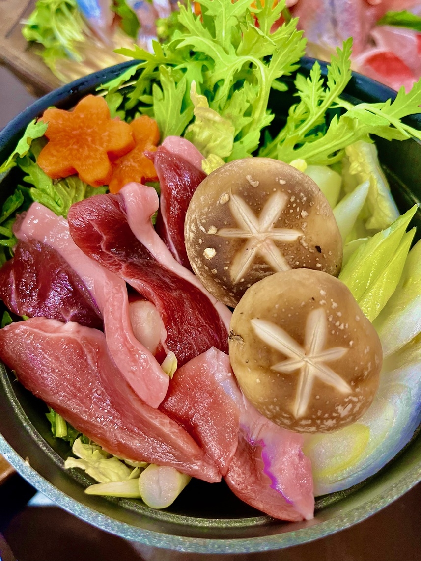 【夕食朝食付】生わさびで堪能する金目鯛＋地魚の舟盛＆ミニ猪鍋付プラン♪