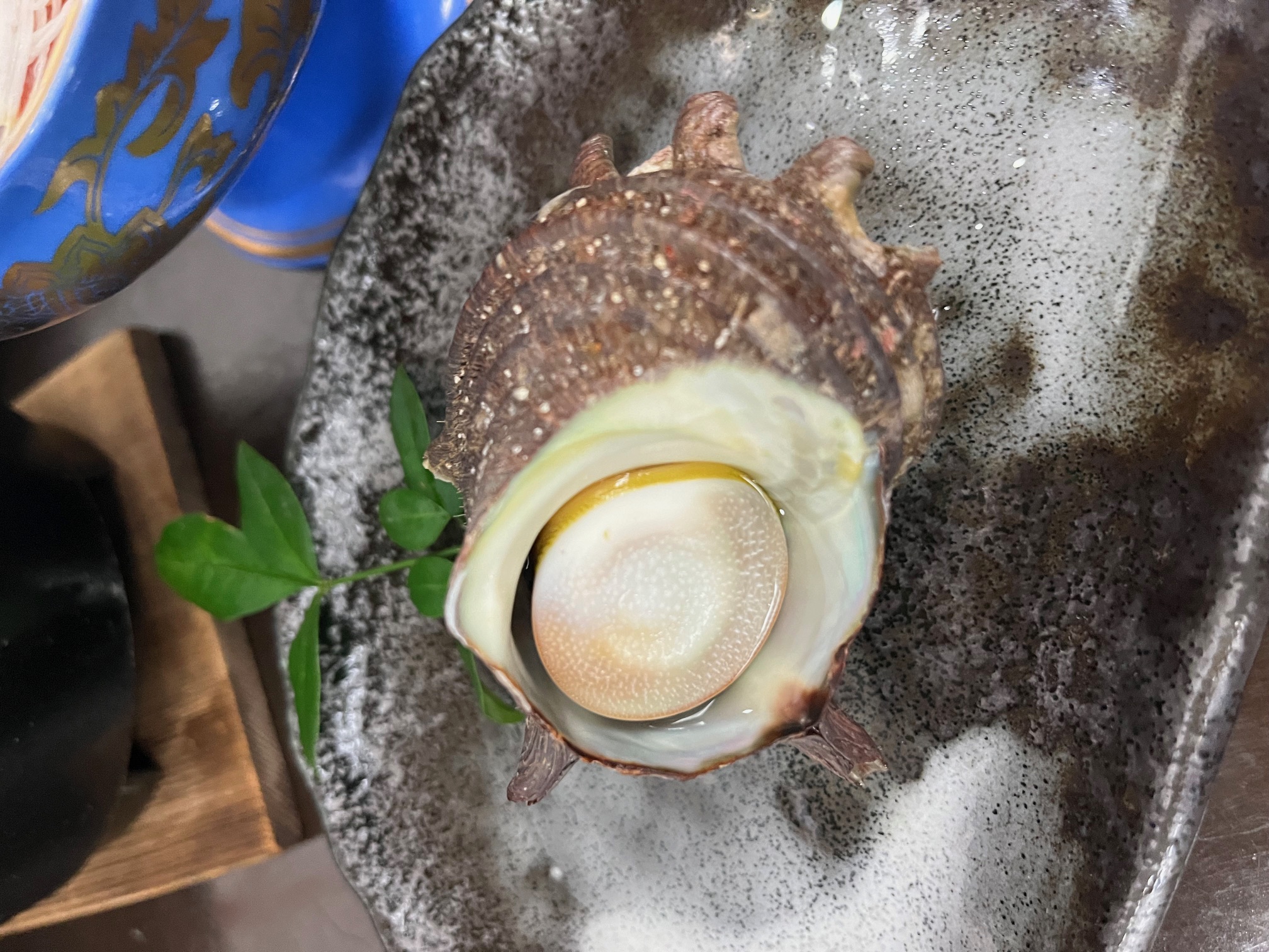 夕食　地物活さざえのつぼ焼き