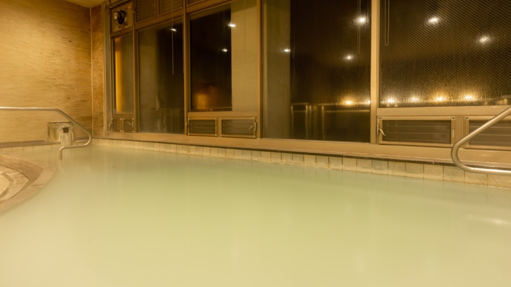 車で１分、姉妹館「ホテルグリーンパール那須」