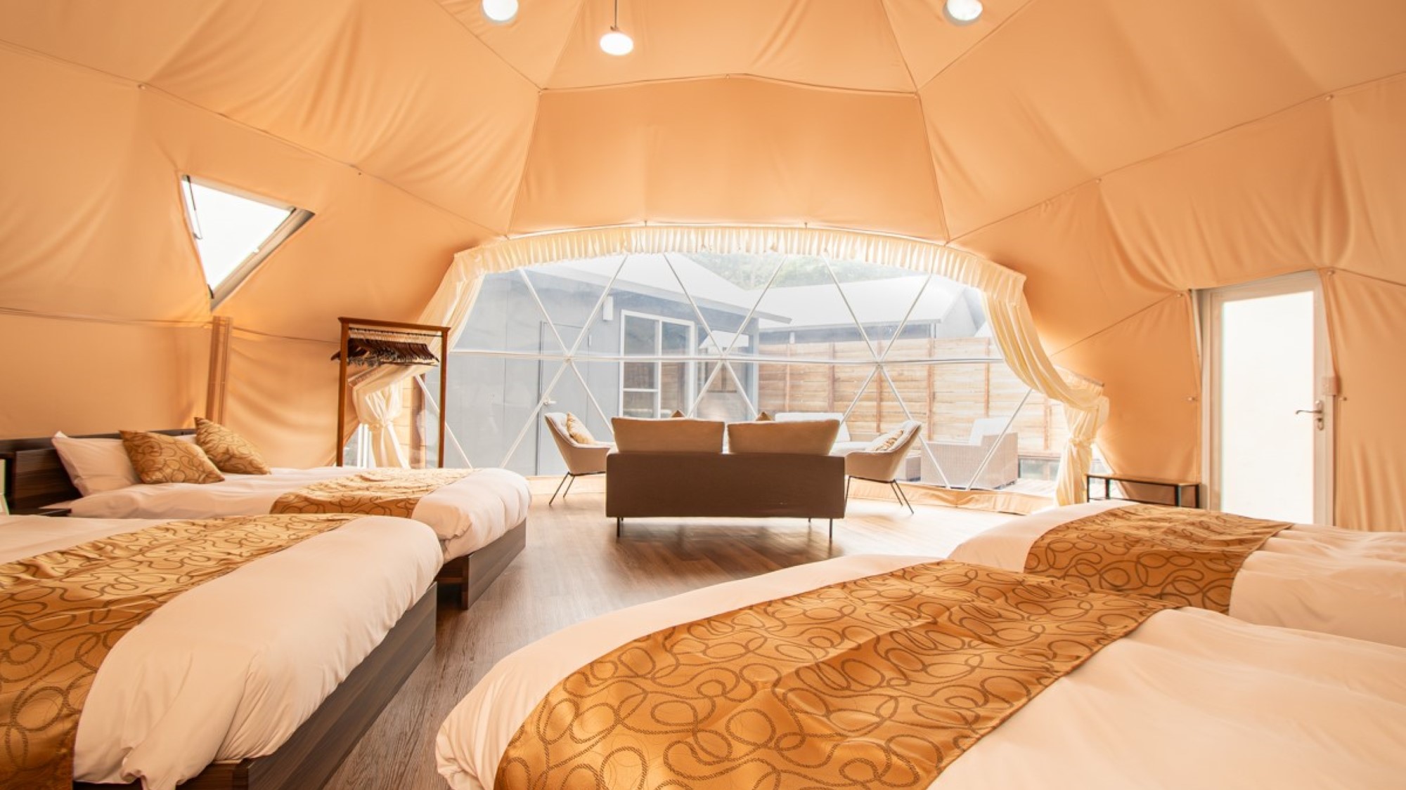 8mドームテント