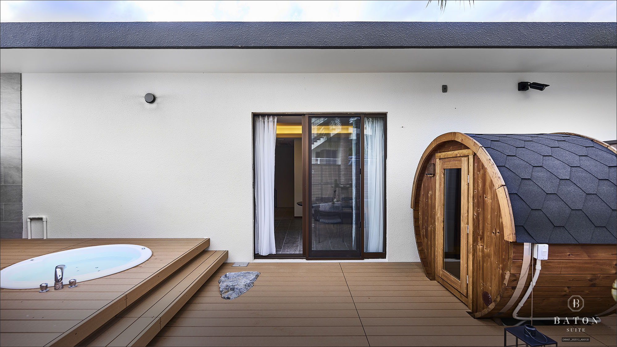 BATONヴィラスイート（プライベートサウナ＆ジャグジー）