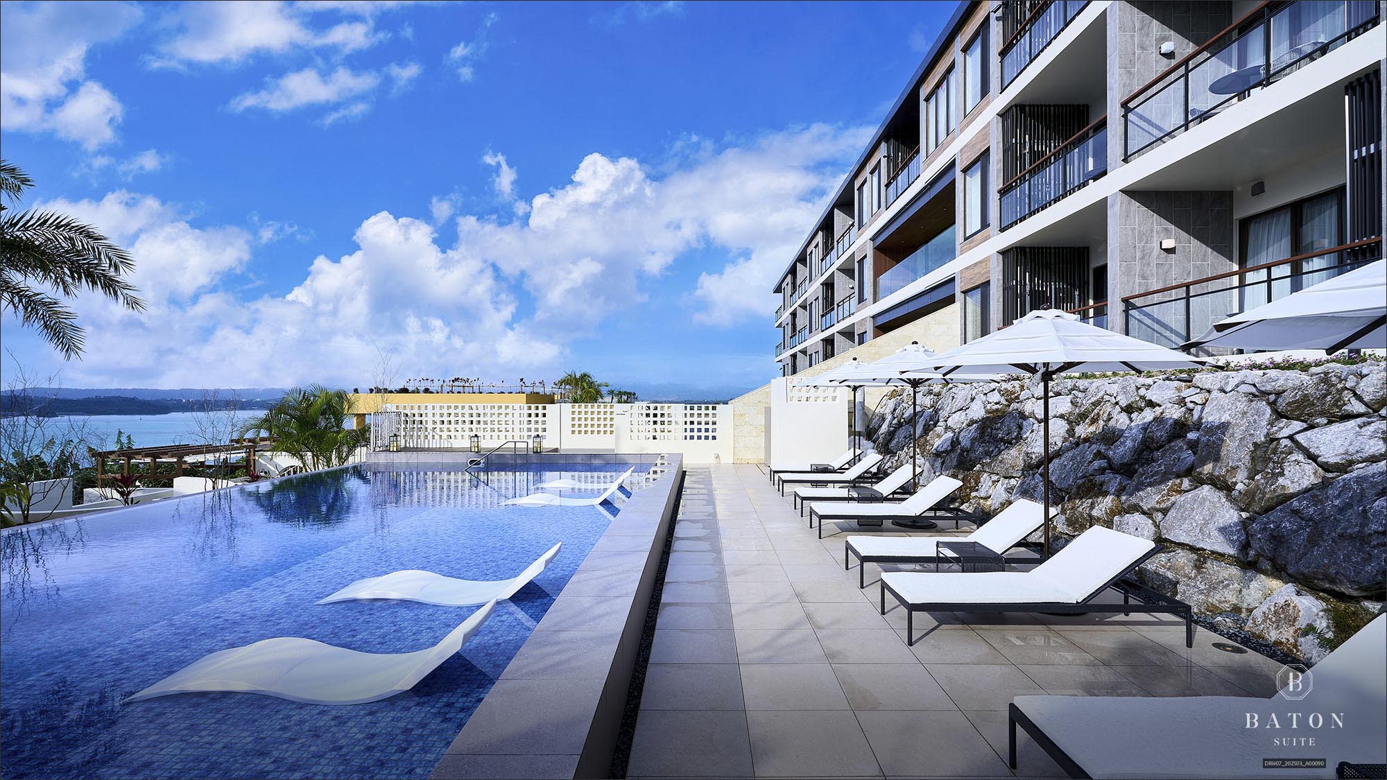 プール（営業期間：4月～10月　営業時間：8:00～20:00）