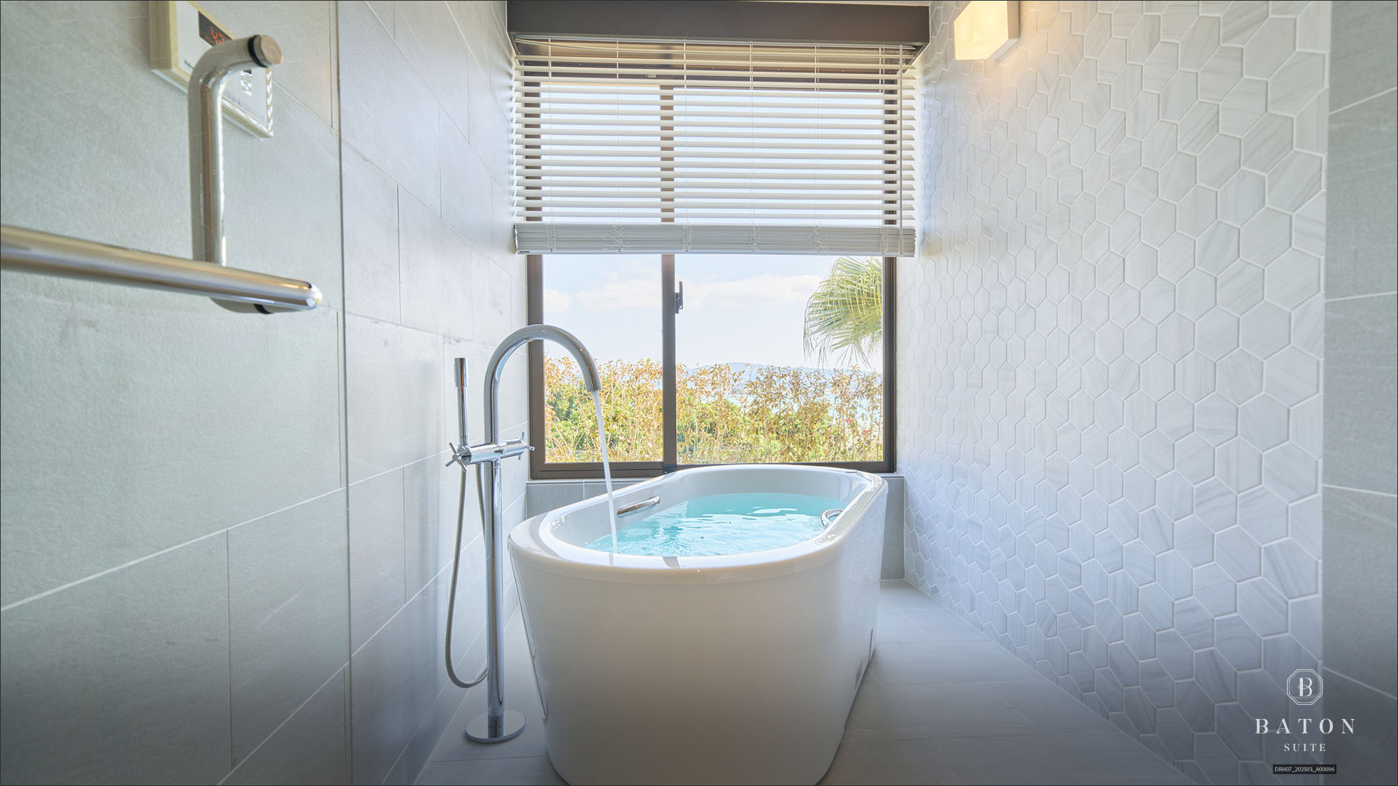 BATONヴィラスイート（浴室）
