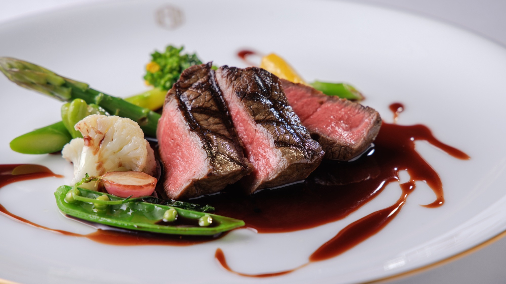 「最高の料理を最高のサービスで」静けさと余白に包まれる美食フレンチの贅沢時間／1泊夕食付