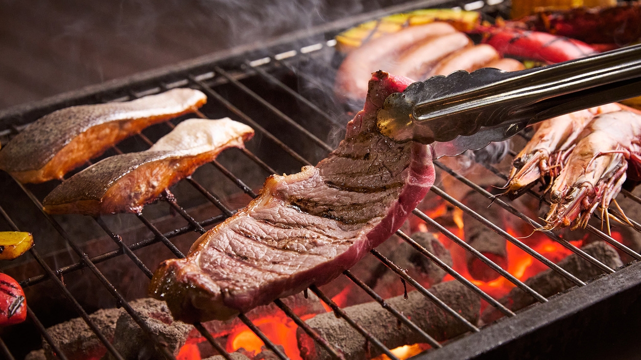 アゴーラで満喫する本格炭火和牛BBQステイ　夕食・フリードリンク付