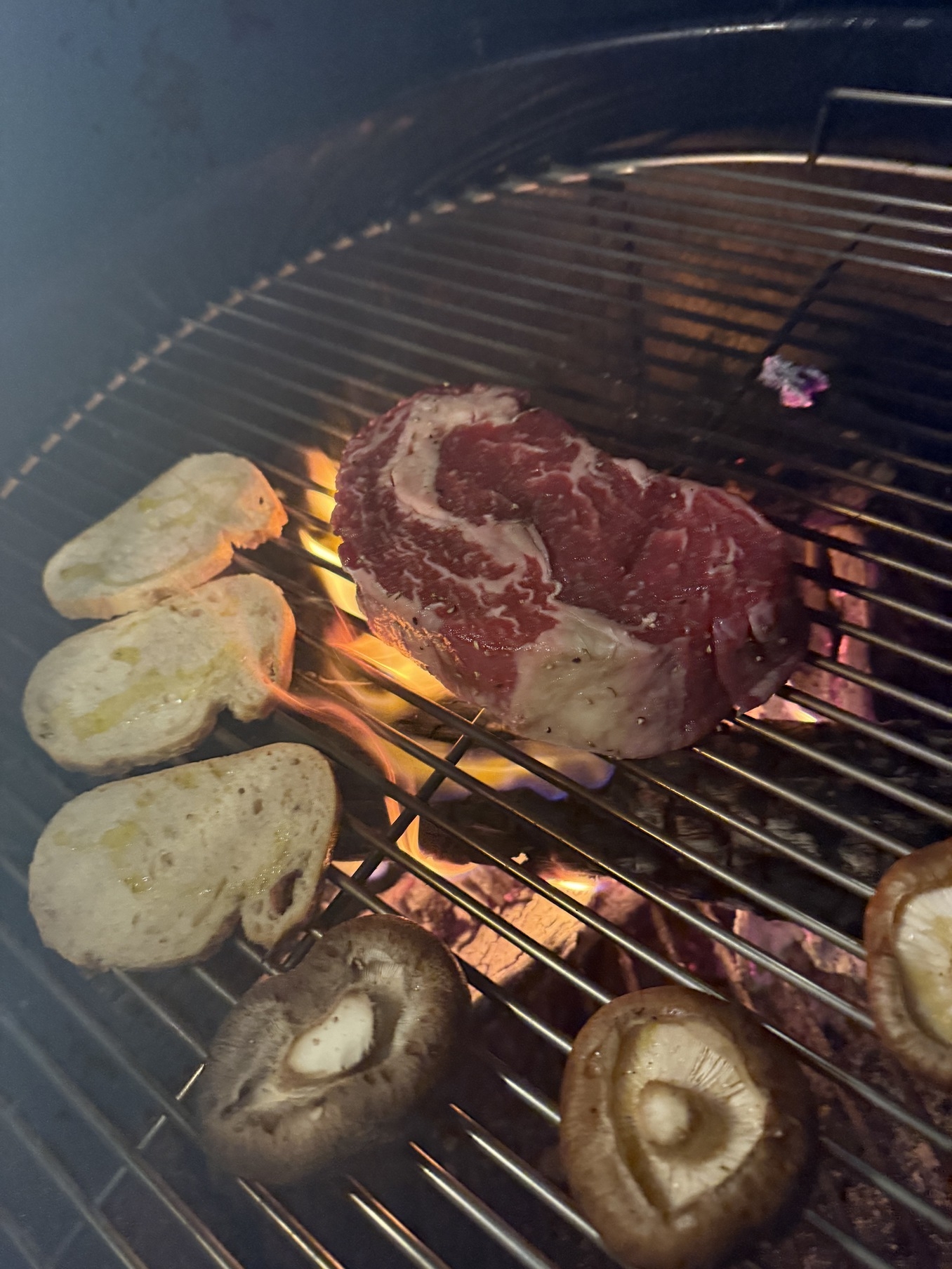 BBQ用リブロースステーキ肉＋フランス産赤ワイン付き・BBQを存分に楽しみたい方向けおすすめプラン