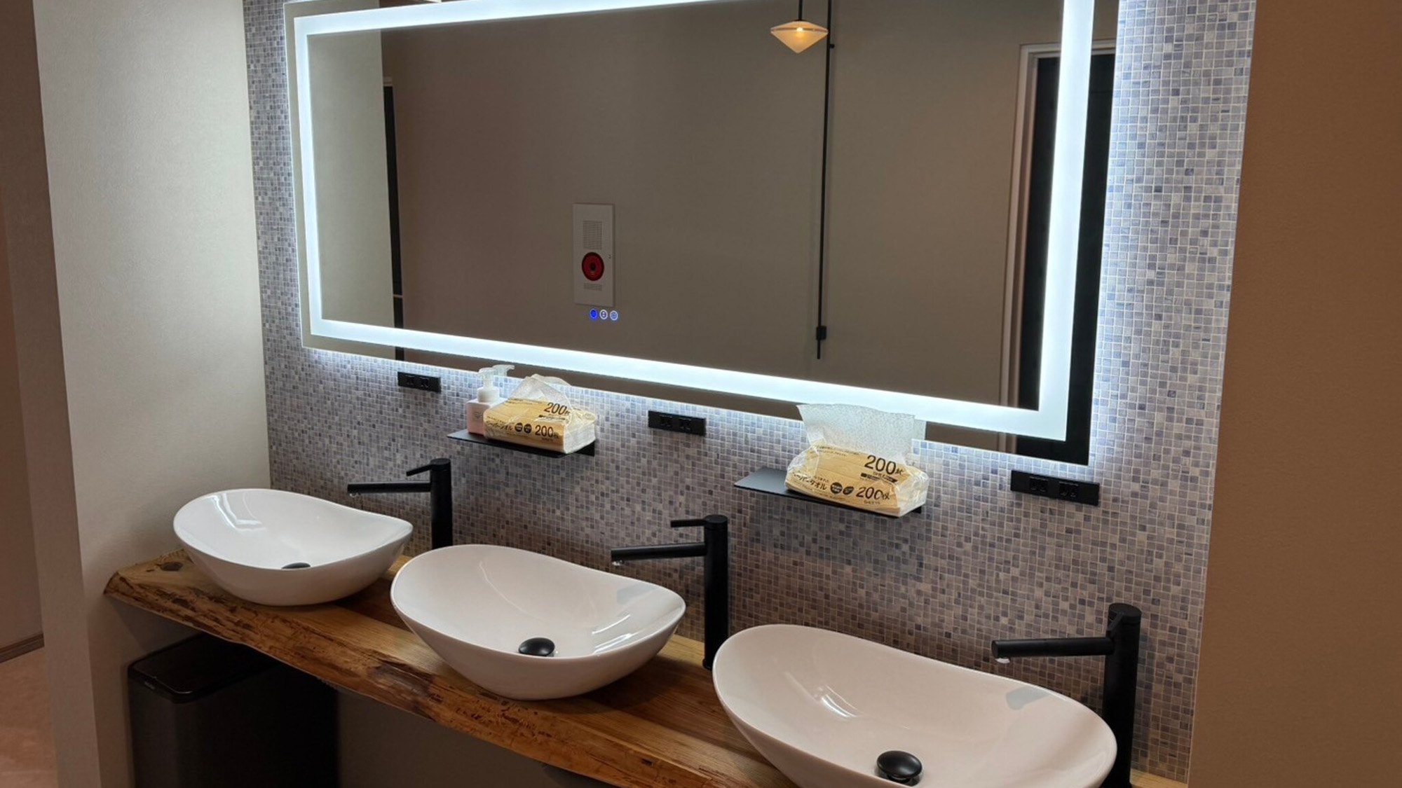 ・【洗面所】清潔感のあるスペース。身支度もはかどります