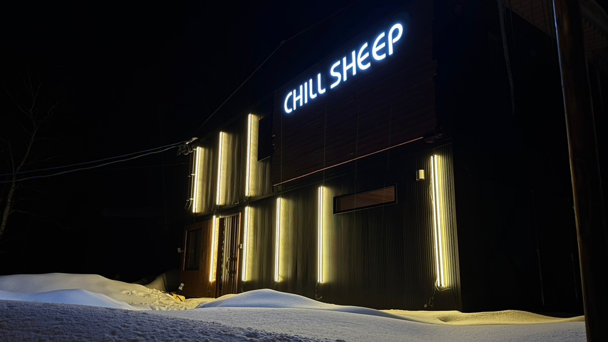 ・【外観・夜】スポーツ合宿の受入も行っております