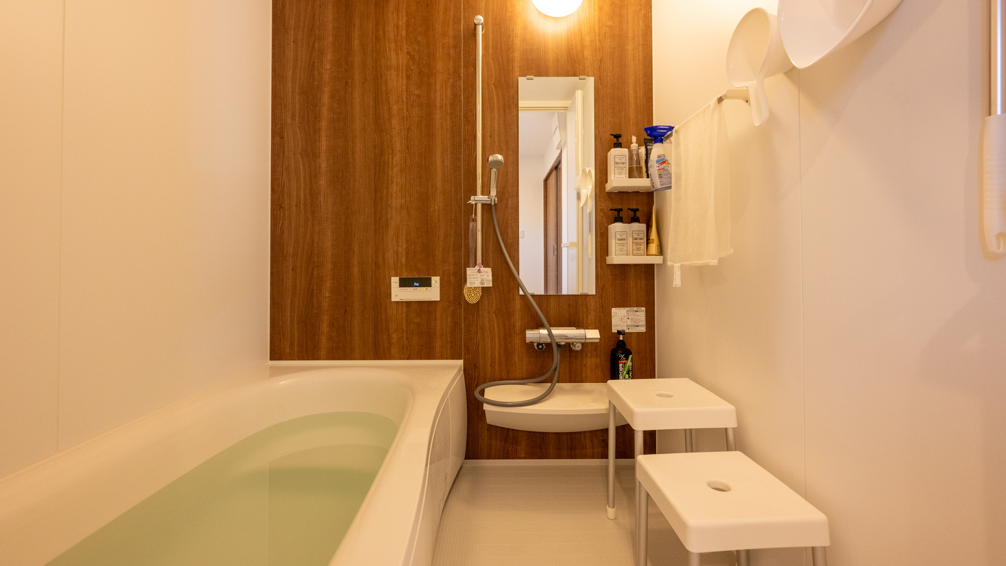 ・【1F/バスルーム】ゆったり手足を伸ばせる浴槽を完備。心身ともにリフレッシュできます