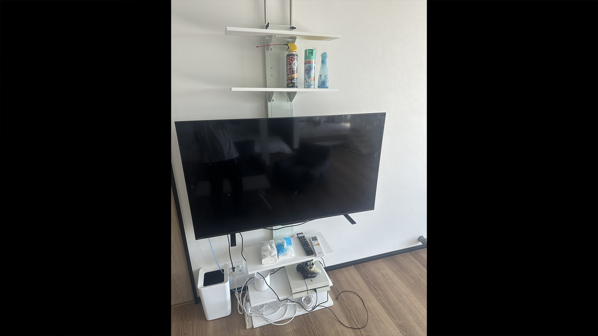 ・【2F/テレビ】壁掛け式の薄型大画面テレビを設置。インターネットTVも視聴できます