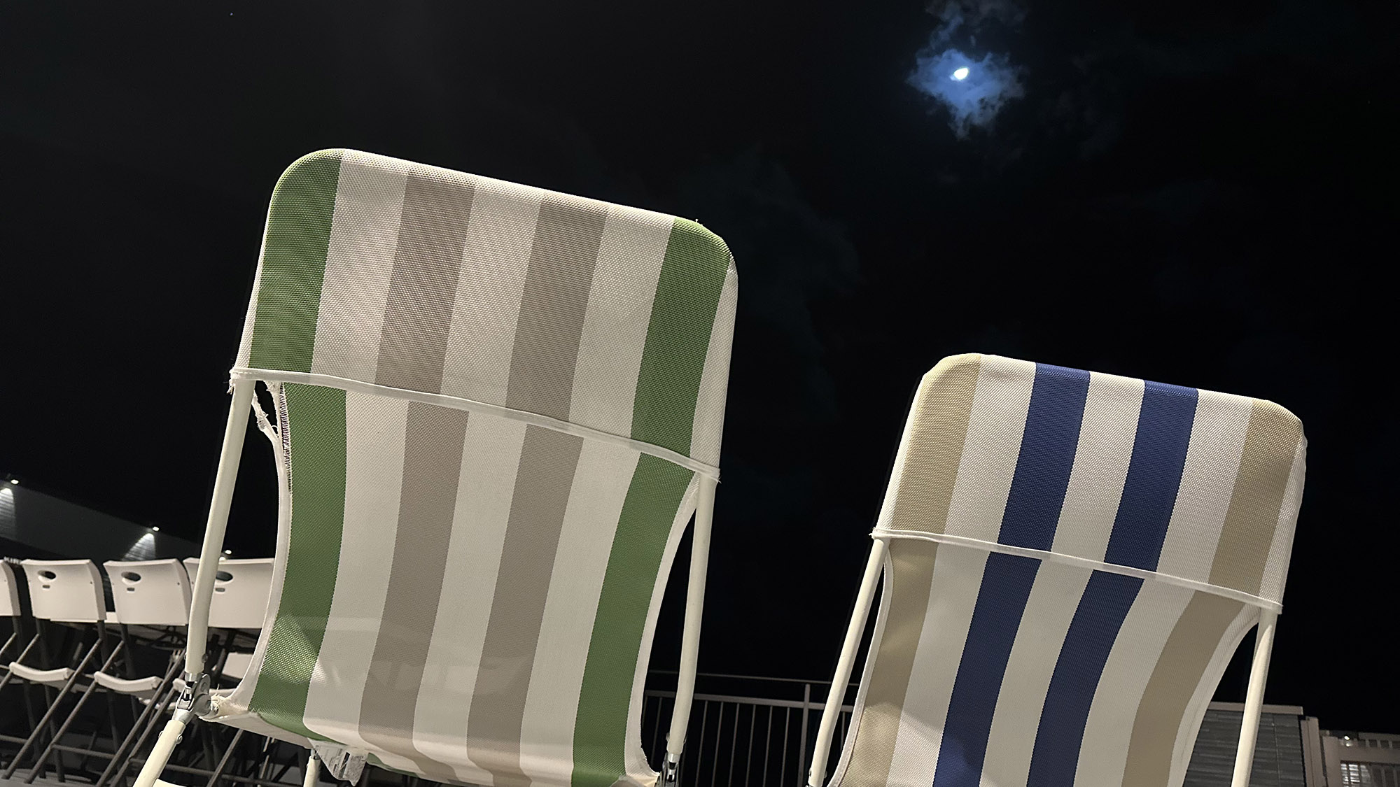 ・【2F/バルコニー】リラックスチェアに座って美しい星空を眺める贅沢な時間を