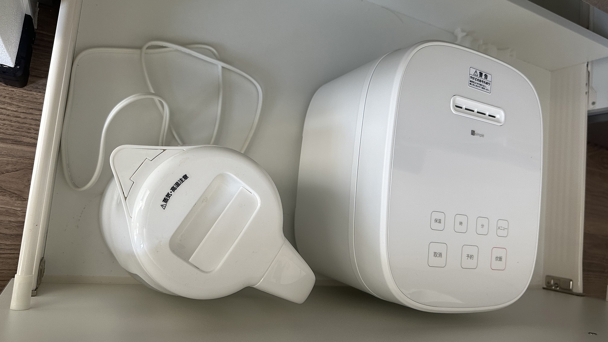 ・【2F/キッチン】炊飯器、電気ポットなど、調理家電もございます